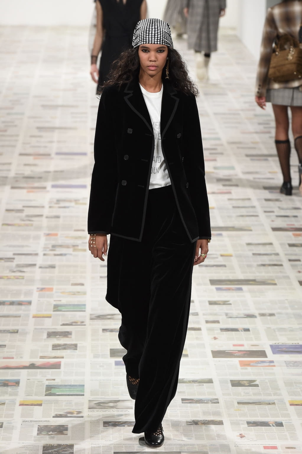 Fashion Week Paris Fall/Winter 2020 look 35 from the Christian Dior collection womenswear