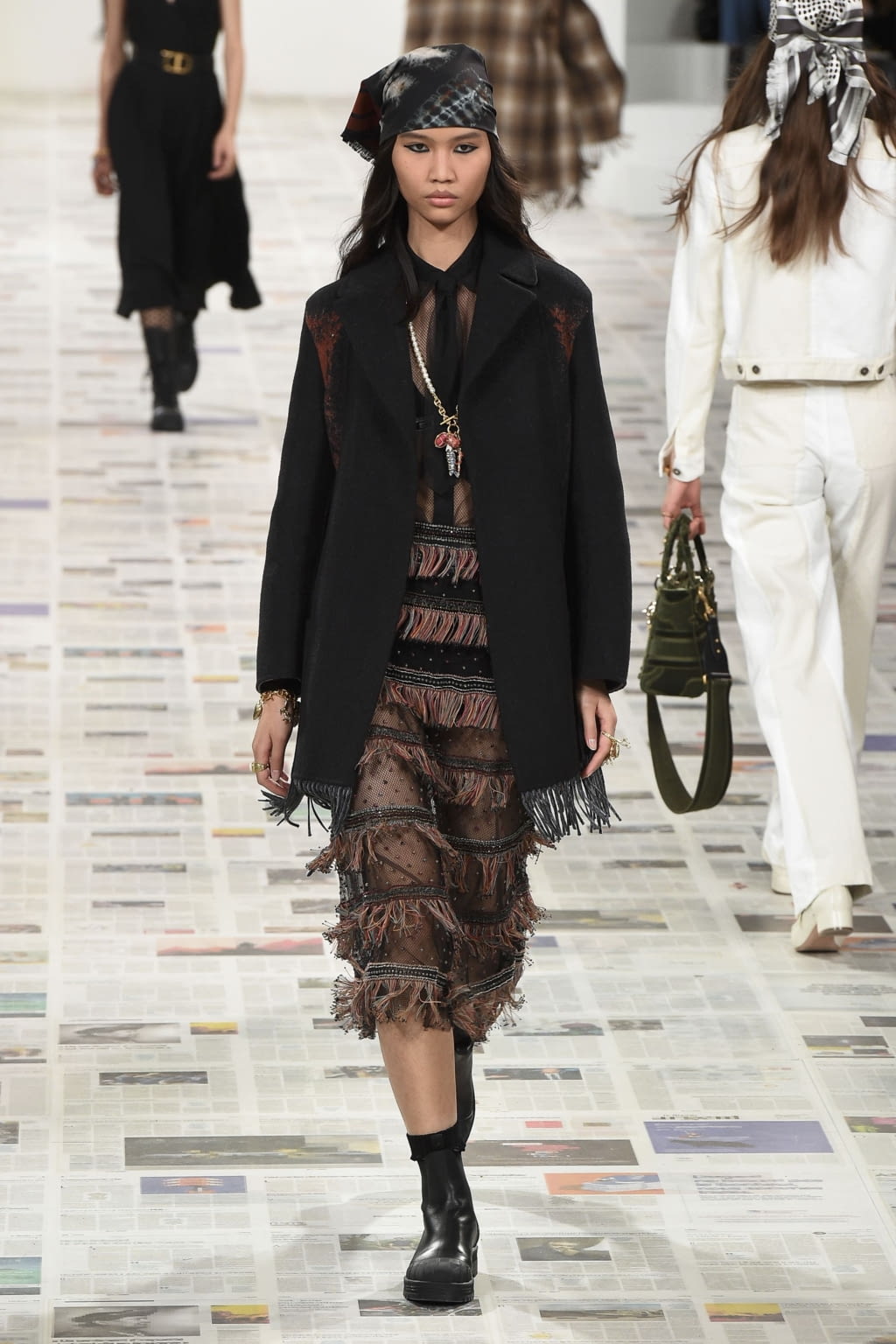 Fashion Week Paris Fall/Winter 2020 look 37 from the Christian Dior collection 女装