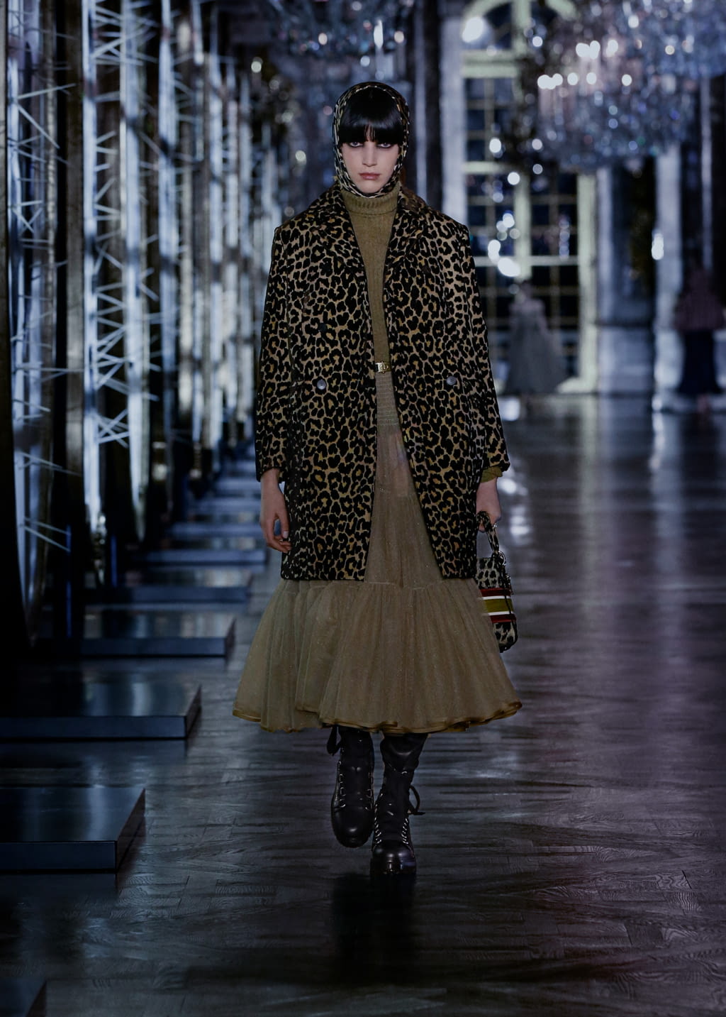 Fashion Week Paris Fall/Winter 2021 look 47 from the Christian Dior collection womenswear