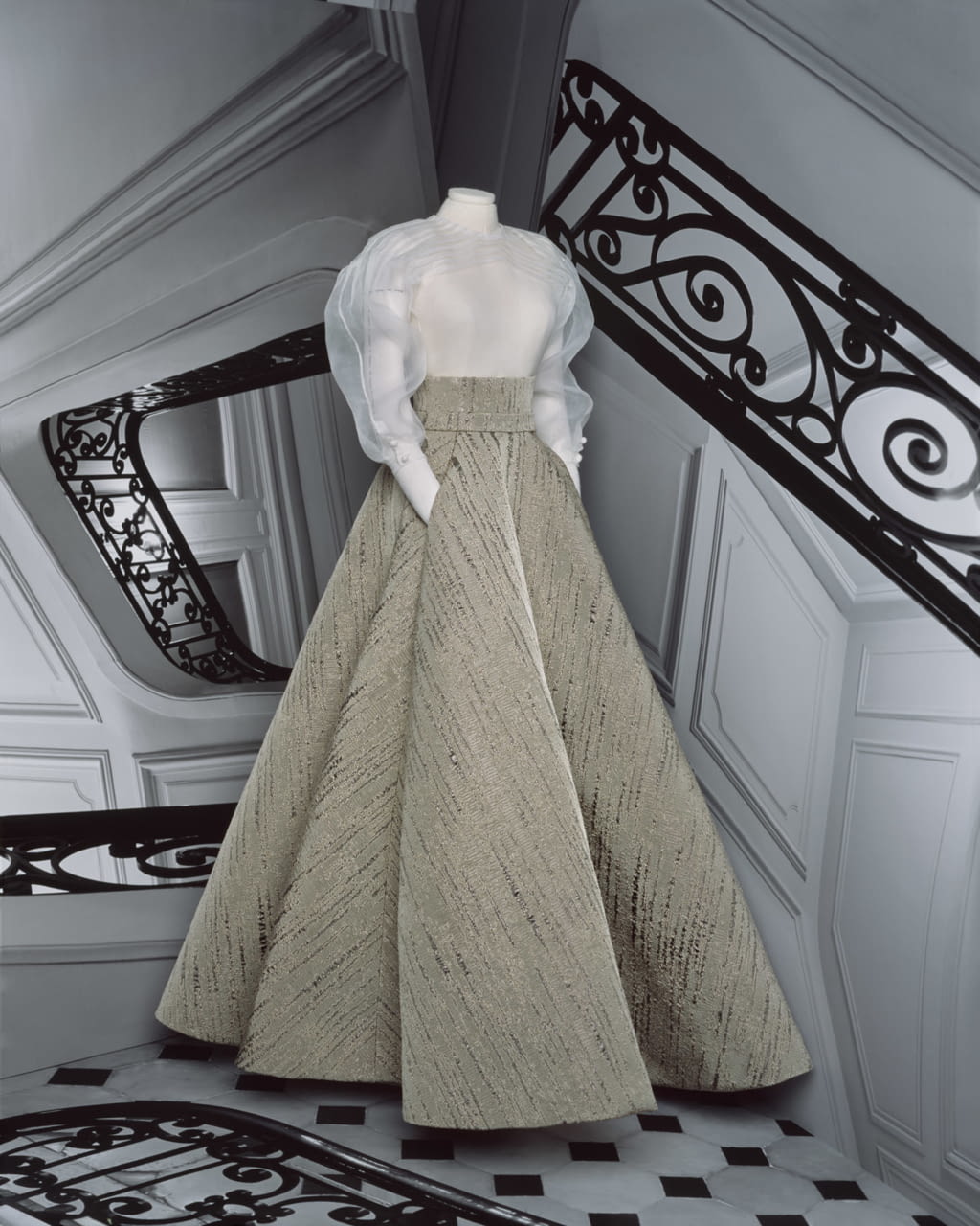 Fashion Week Paris Fall/Winter 2020 look 2 de la collection Christian Dior couture