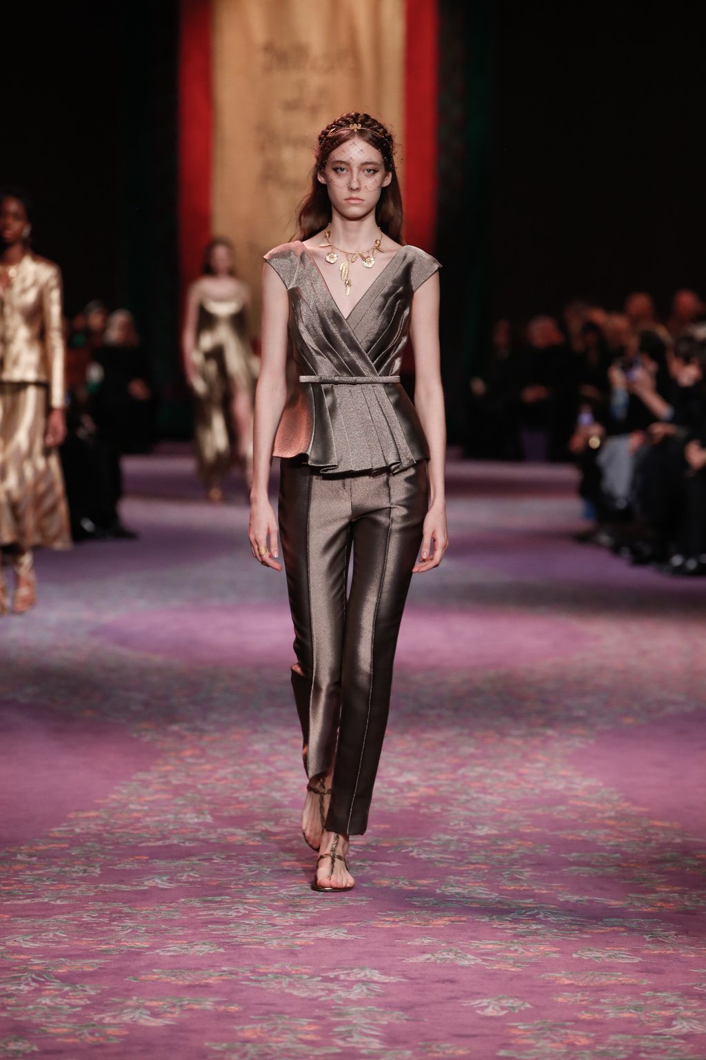Fashion Week Paris Spring/Summer 2020 look 2 de la collection Christian Dior couture