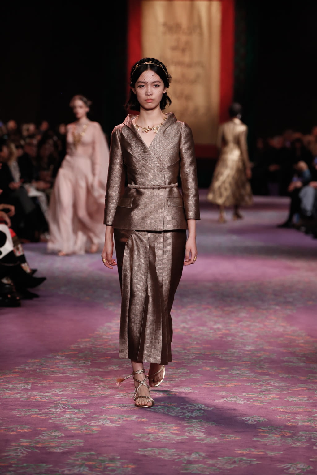 Fashion Week Paris Spring/Summer 2020 look 6 de la collection Christian Dior couture