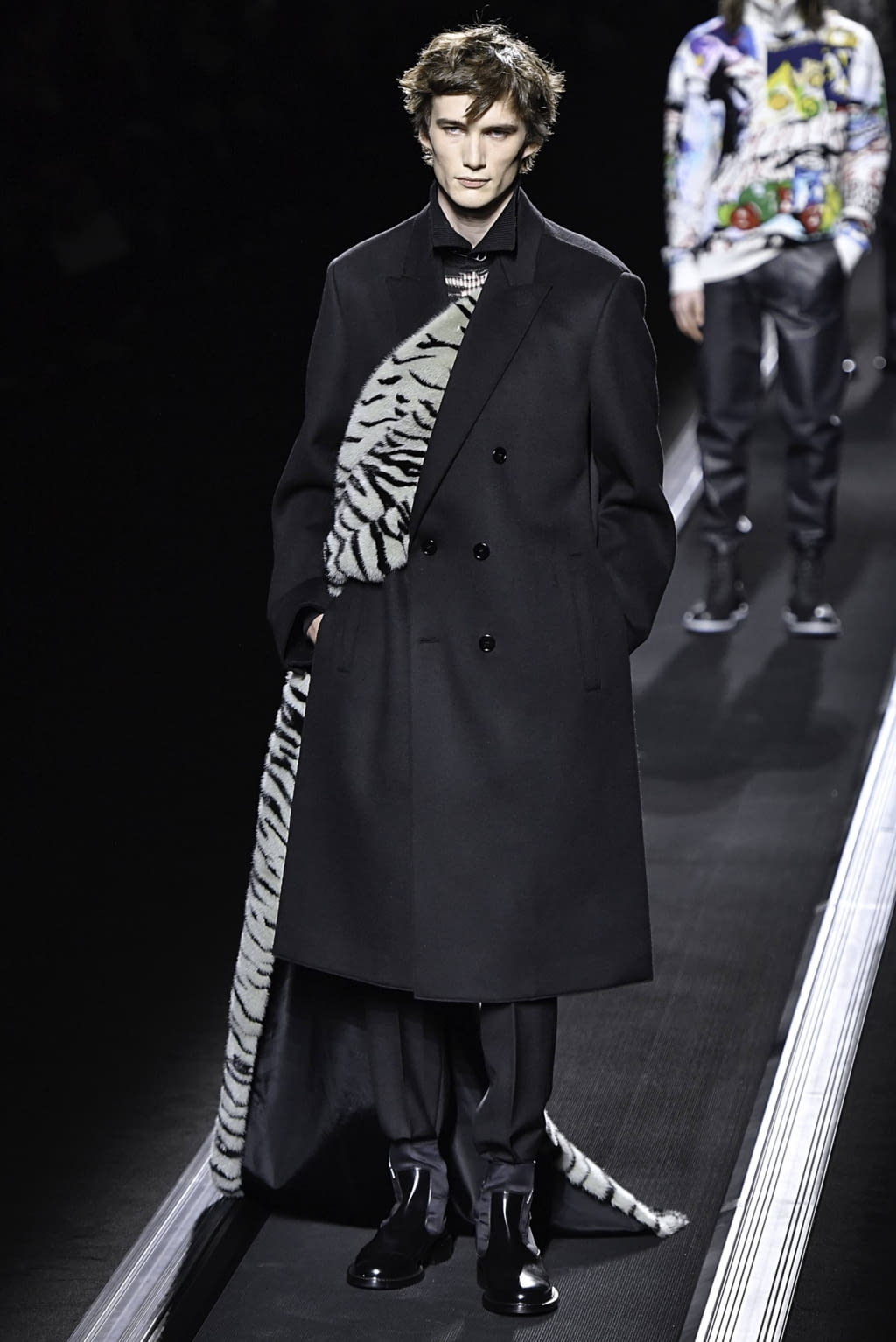 Fashion Week Paris Fall/Winter 2019 look 16 from the Dior Men collection menswear