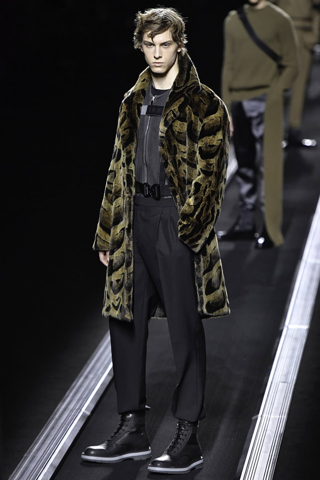 Fashion Week Paris Fall/Winter 2019 look 27 from the Dior Men collection menswear