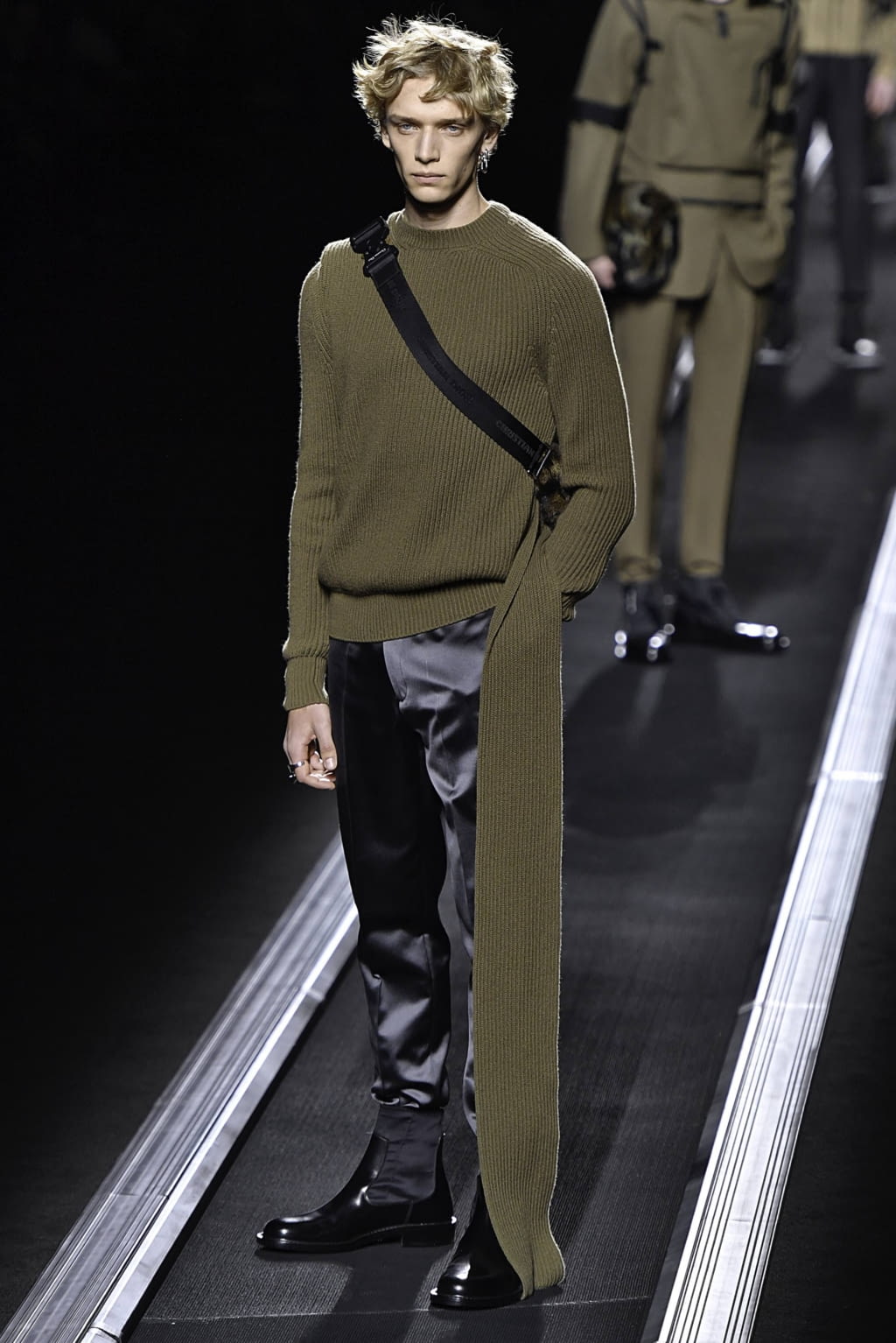 Fashion Week Paris Fall/Winter 2019 look 28 de la collection Dior Men menswear