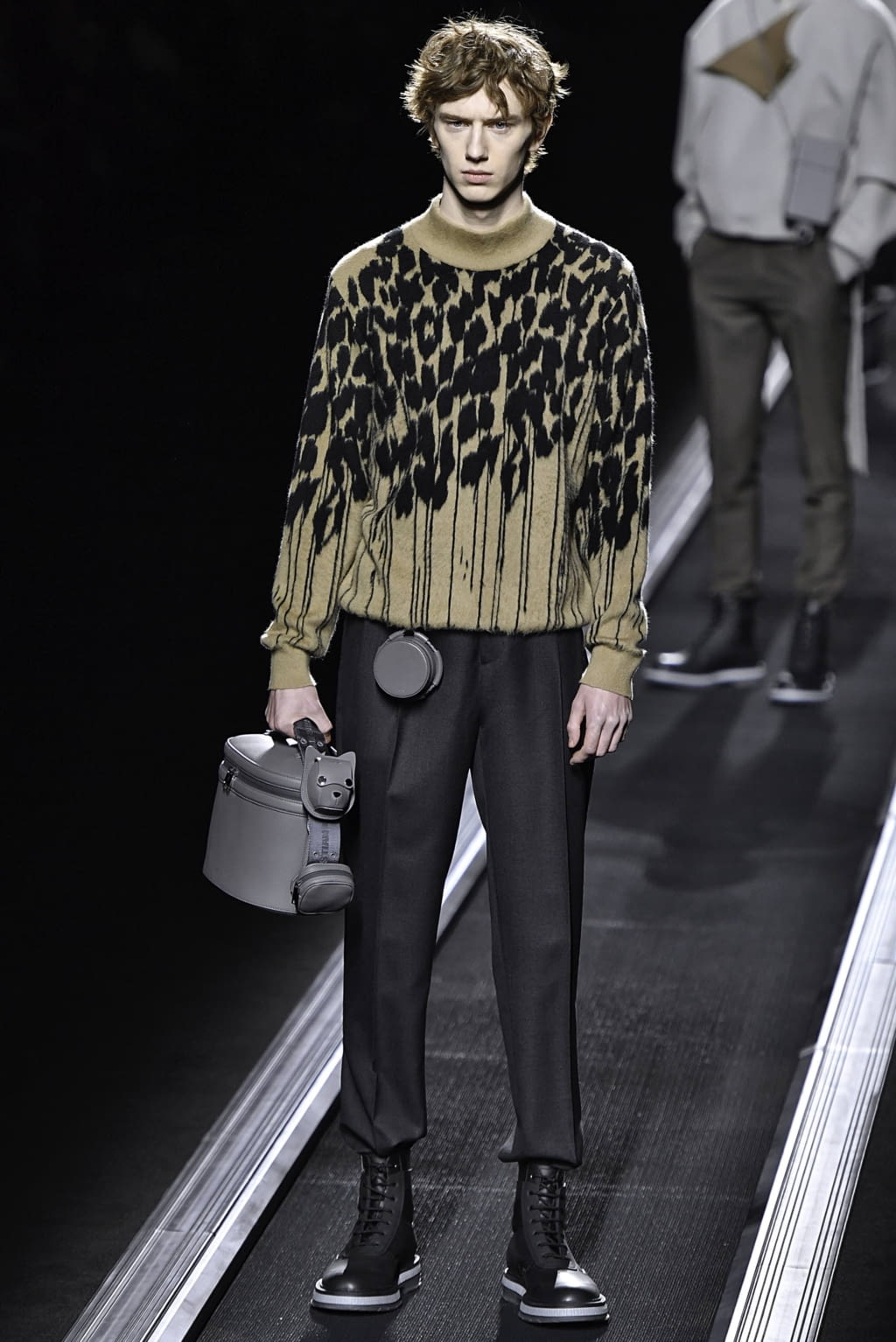 Fashion Week Paris Fall/Winter 2019 look 30 de la collection Dior Men menswear