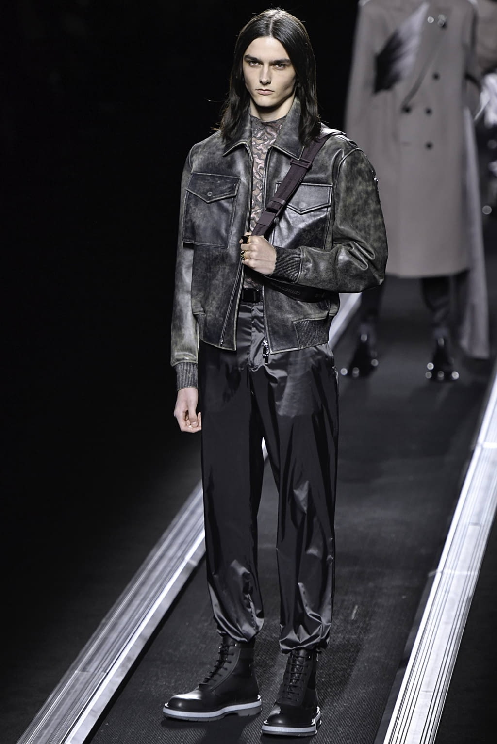 Fashion Week Paris Fall/Winter 2019 look 34 from the Dior Men collection 男装
