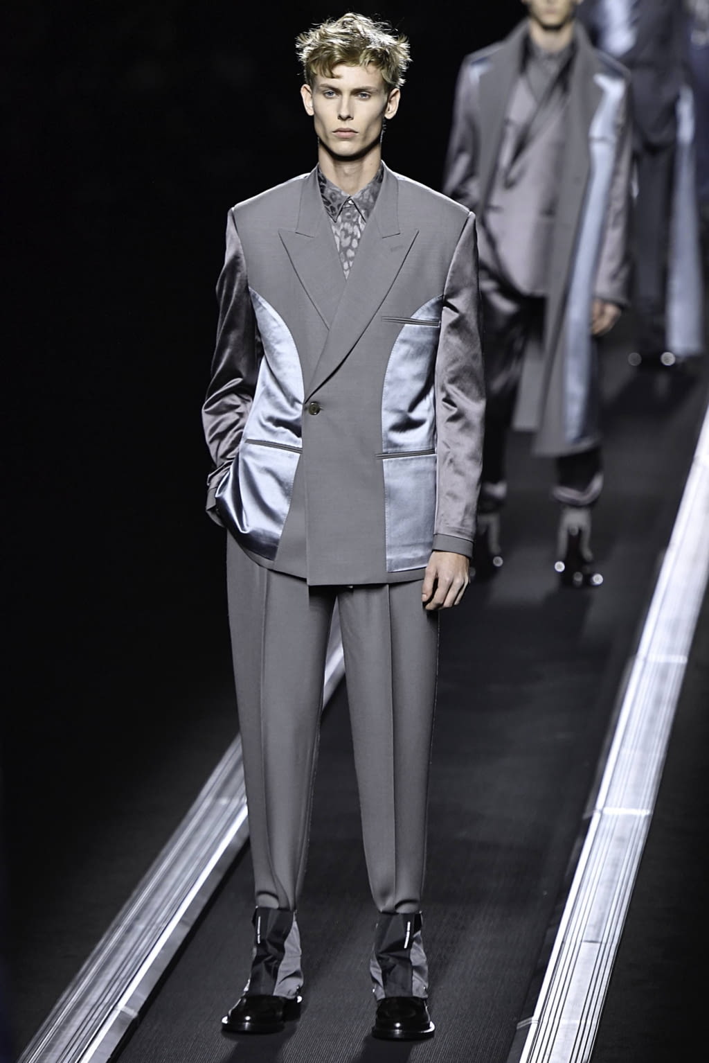 Fashion Week Paris Fall/Winter 2019 look 40 from the Dior Men collection menswear
