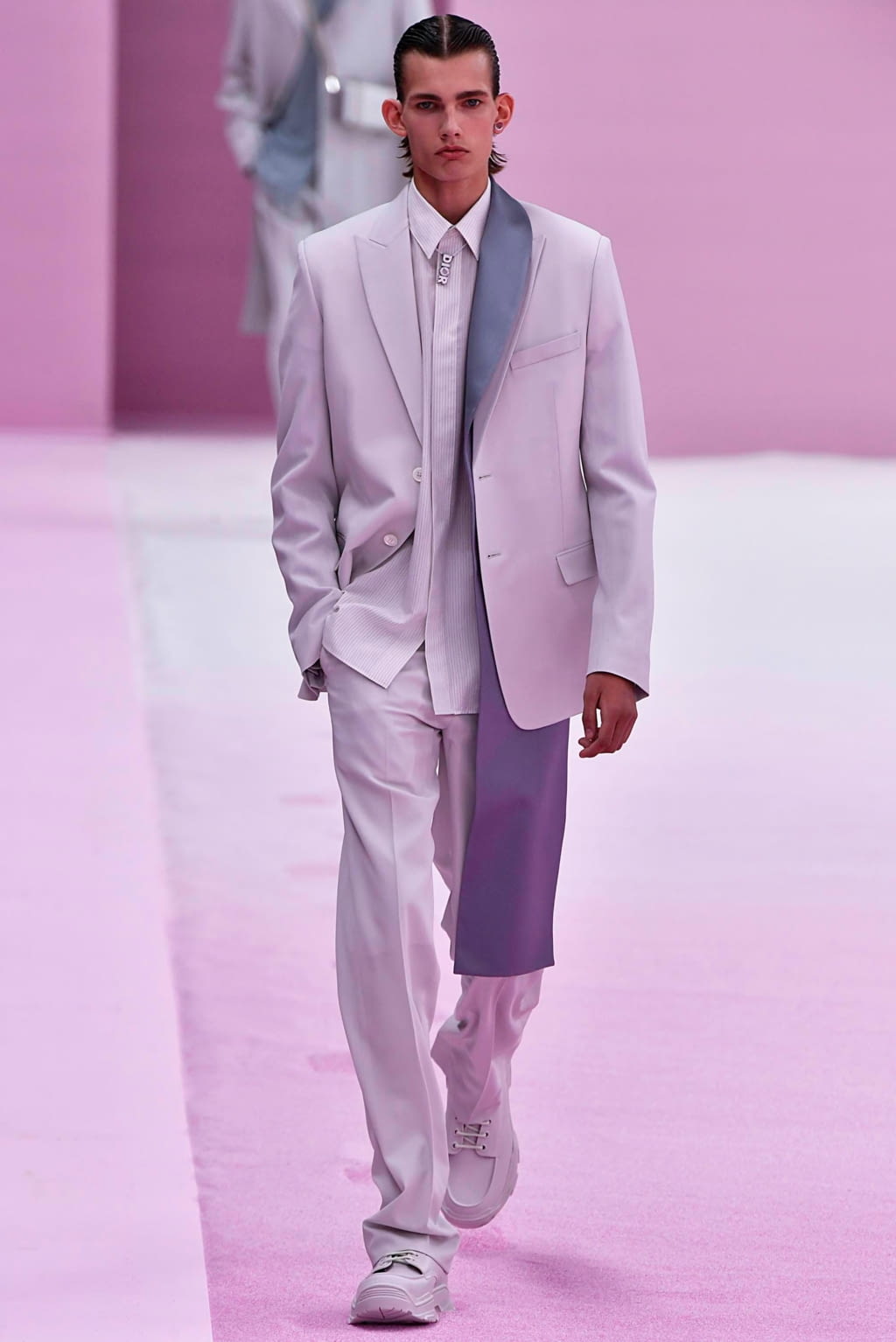 Fashion Week Paris Spring/Summer 2020 look 1 from the Dior Men collection 男装