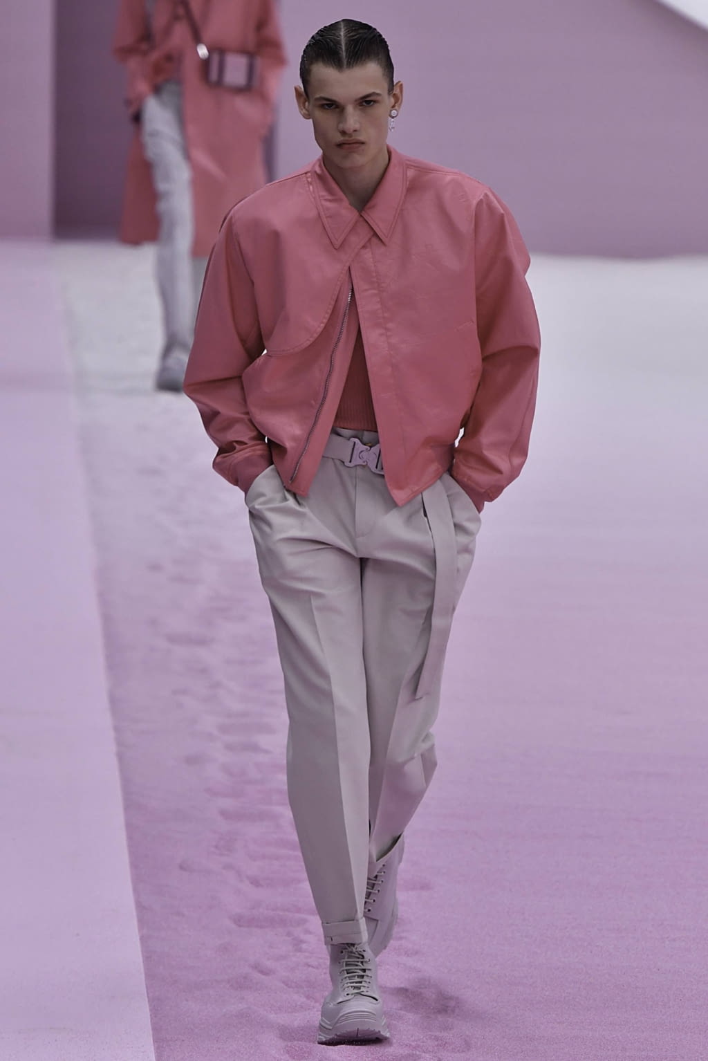 Fashion Week Paris Spring/Summer 2020 look 24 from the Dior Men collection 男装