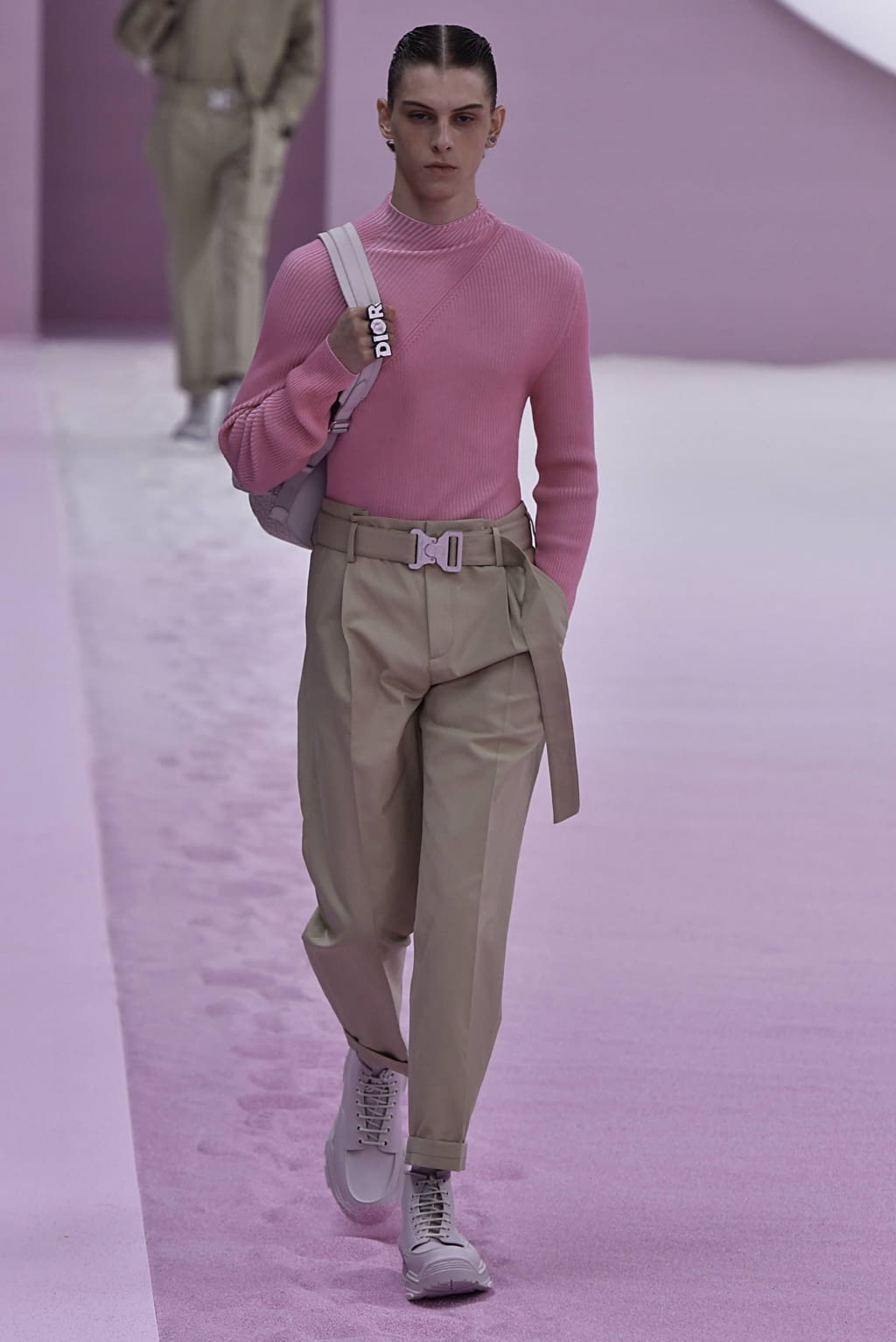 Fashion Week Paris Spring/Summer 2020 look 26 from the Dior Men collection 男装
