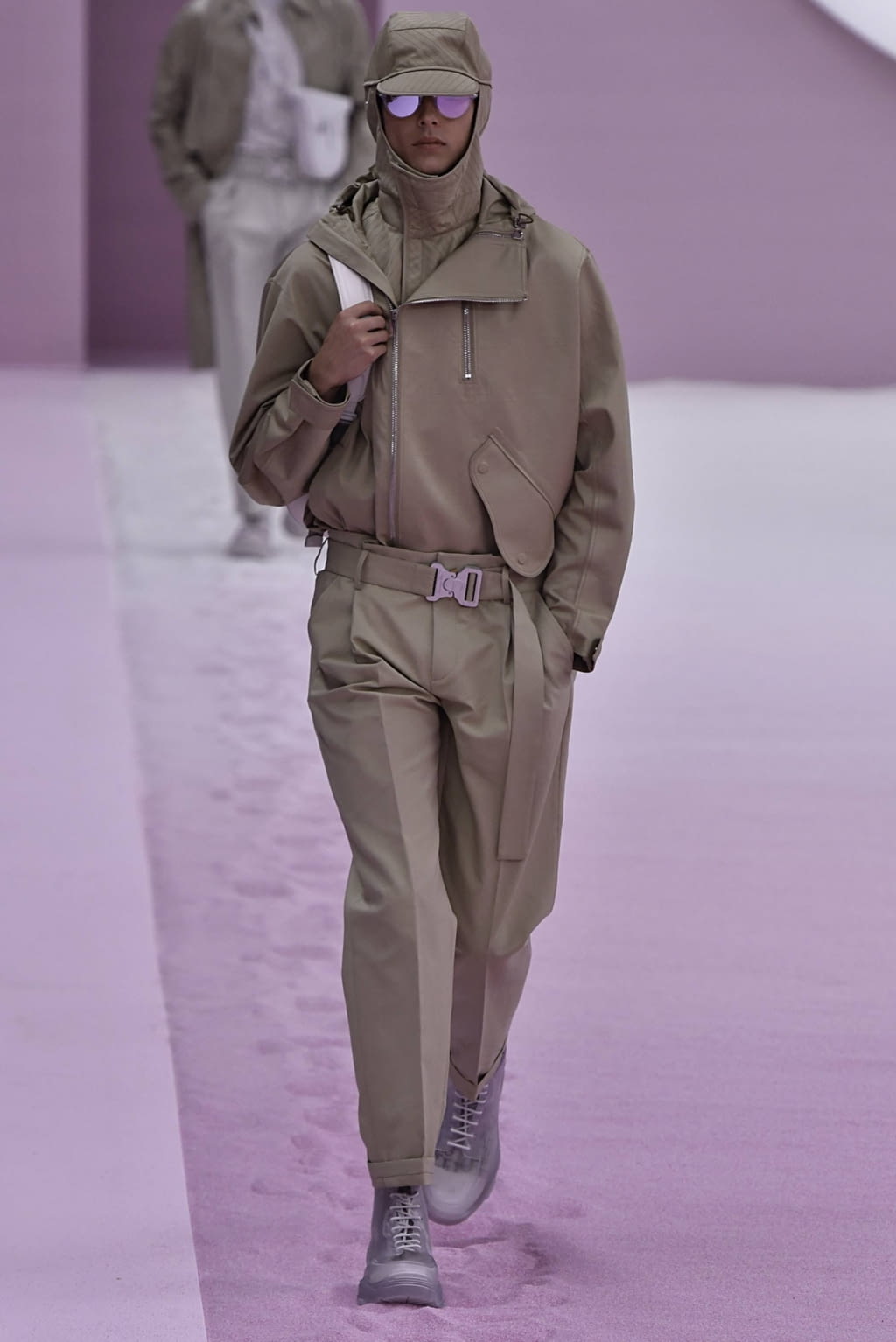 Fashion Week Paris Spring/Summer 2020 look 27 from the Dior Men collection 男装