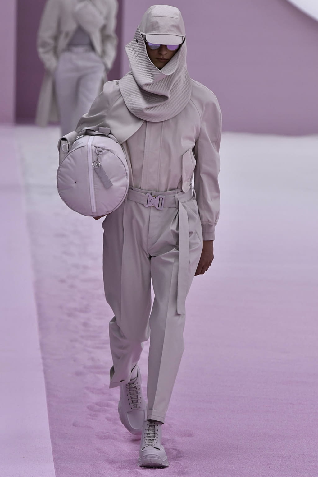 Fashion Week Paris Spring/Summer 2020 look 32 from the Dior Men collection menswear