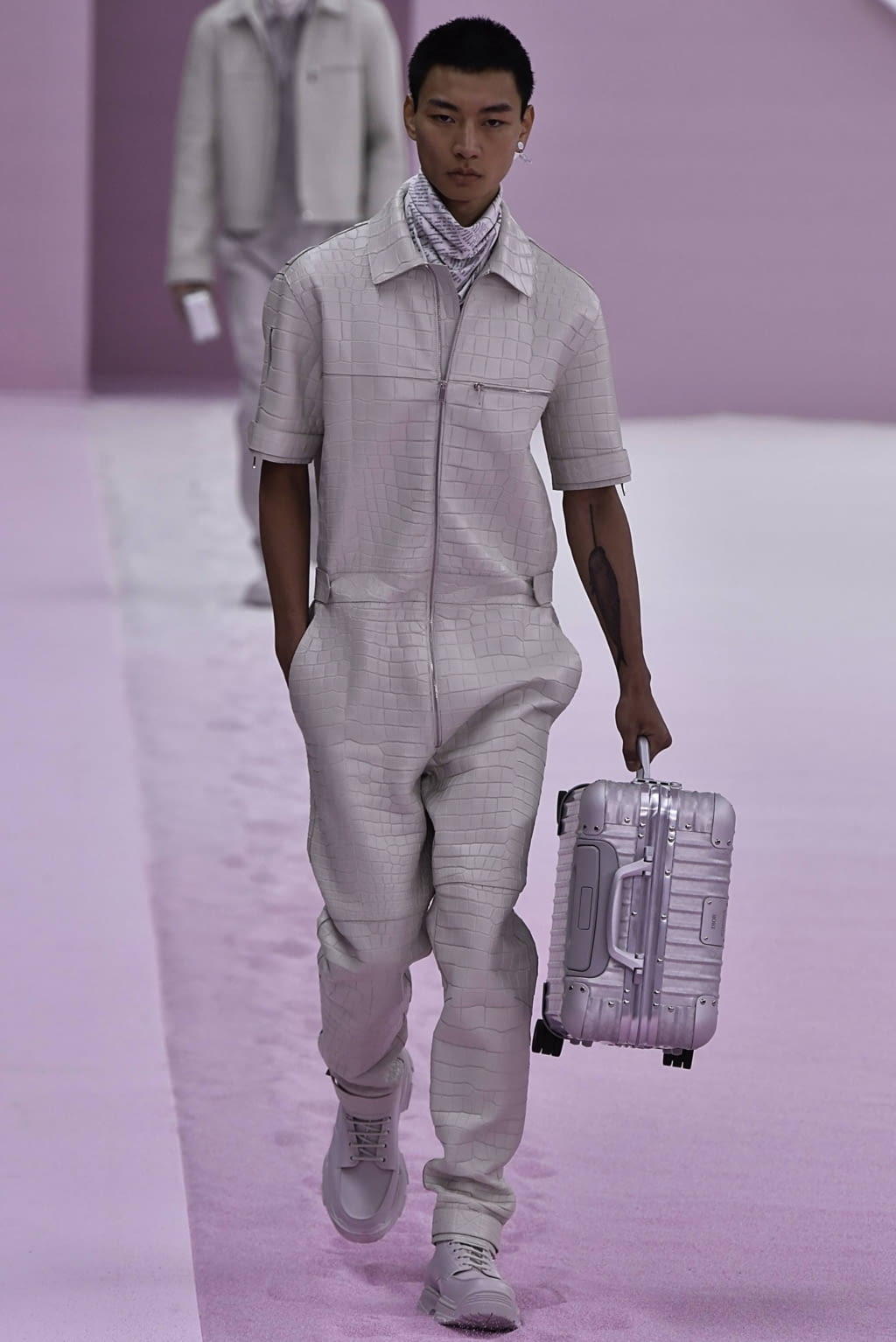 Fashion Week Paris Spring/Summer 2020 look 34 from the Dior Men collection menswear