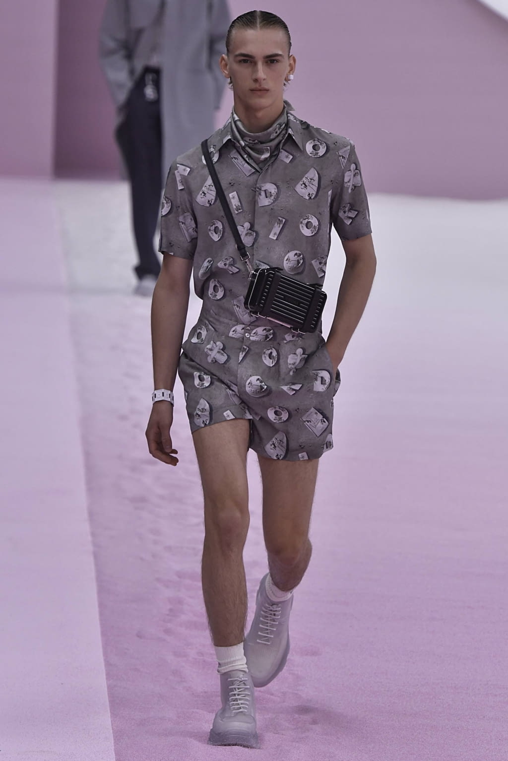 Fashion Week Paris Spring/Summer 2020 look 38 from the Dior Men collection menswear