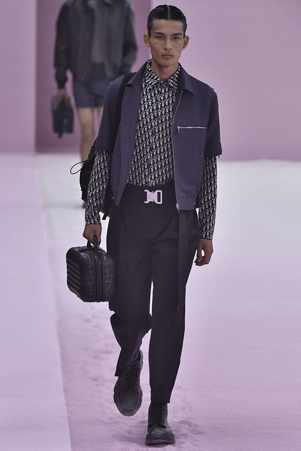 Fashion Week Paris Spring/Summer 2020 look 40 from the Dior Men collection 男装
