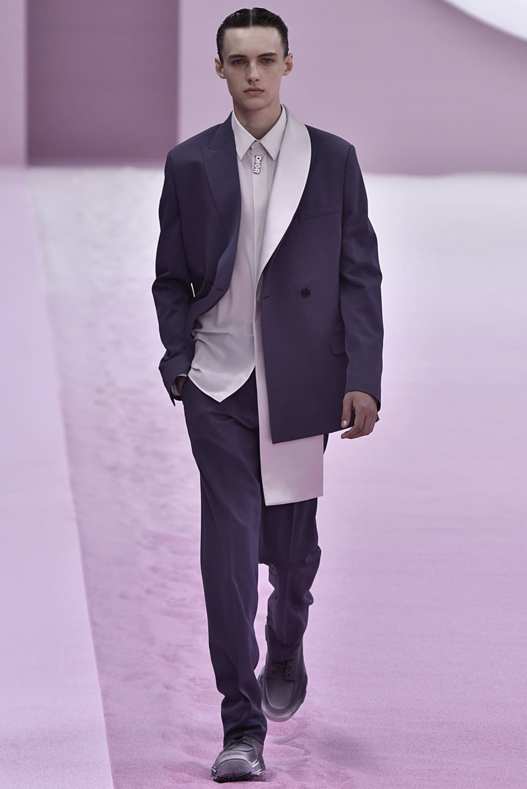 Fashion Week Paris Spring/Summer 2020 look 49 from the Dior Men collection menswear