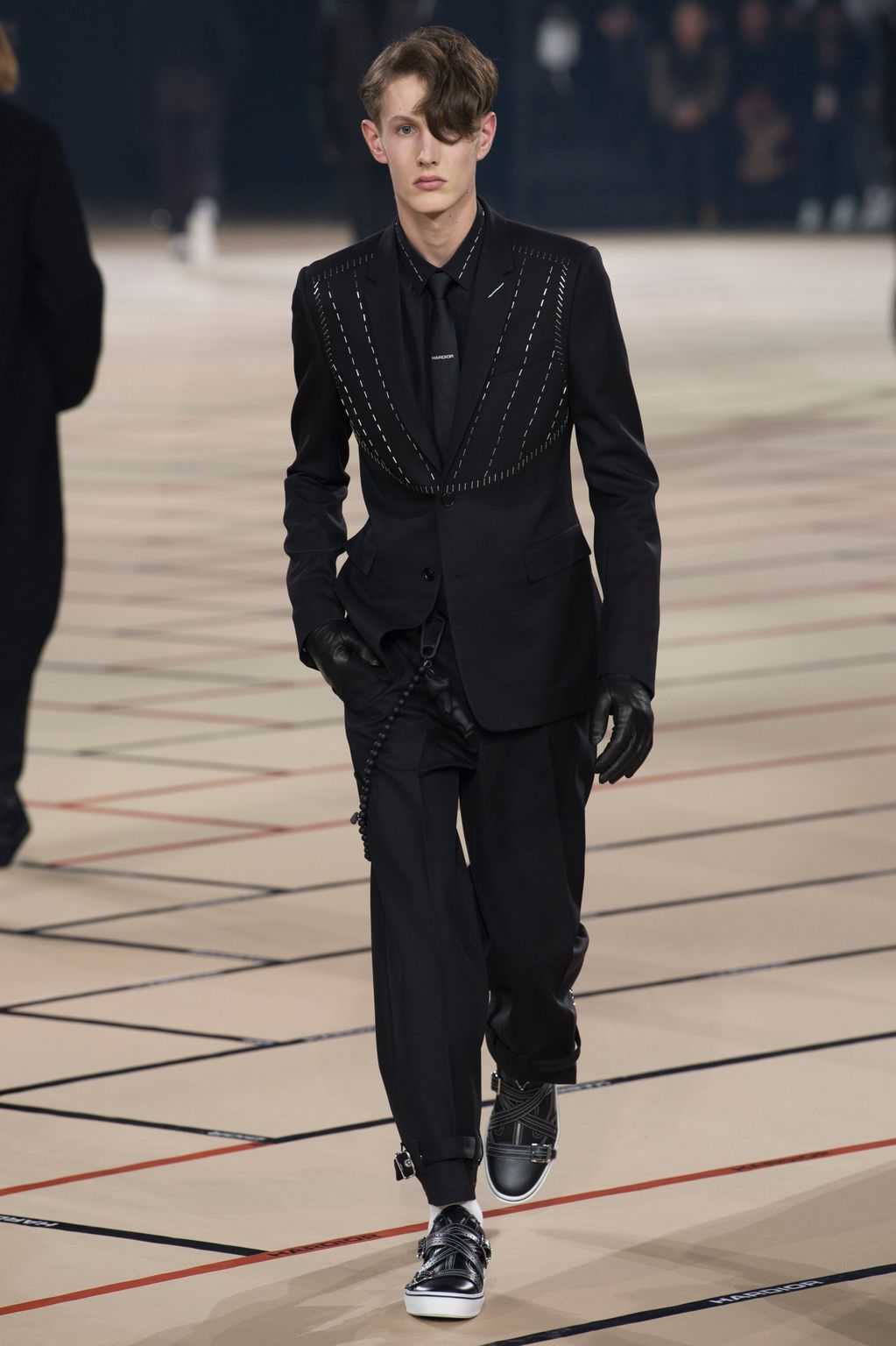 Fashion Week Paris Fall/Winter 2017 look 13 de la collection Dior Men menswear