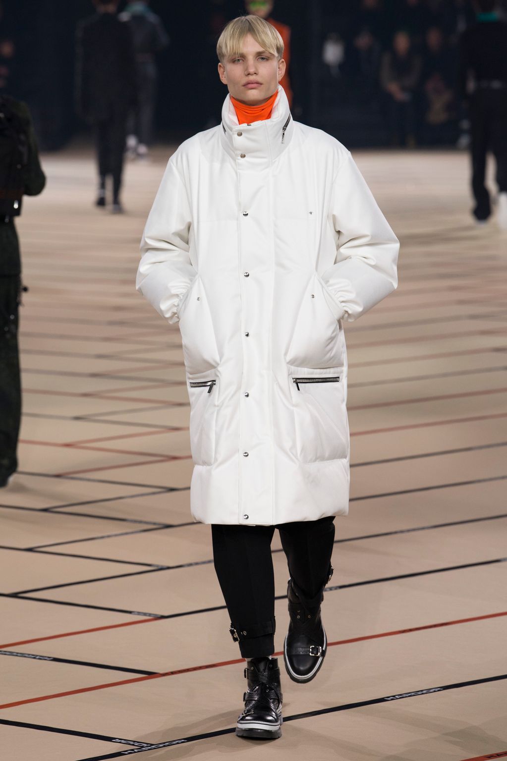 Fashion Week Paris Fall/Winter 2017 look 26 from the Dior Homme collection menswear