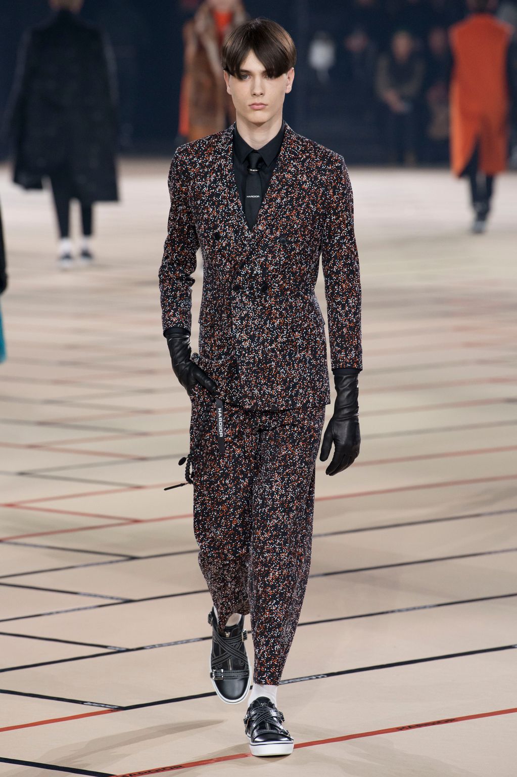 Fashion Week Paris Fall/Winter 2017 look 29 from the Dior Men collection menswear