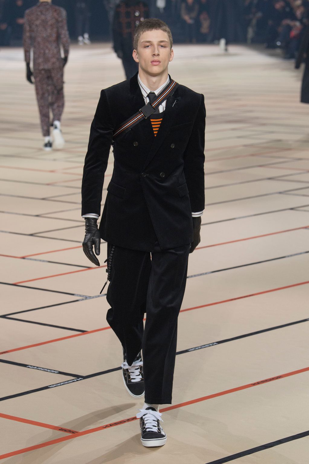 Fashion Week Paris Fall/Winter 2017 look 35 from the Dior Men collection menswear