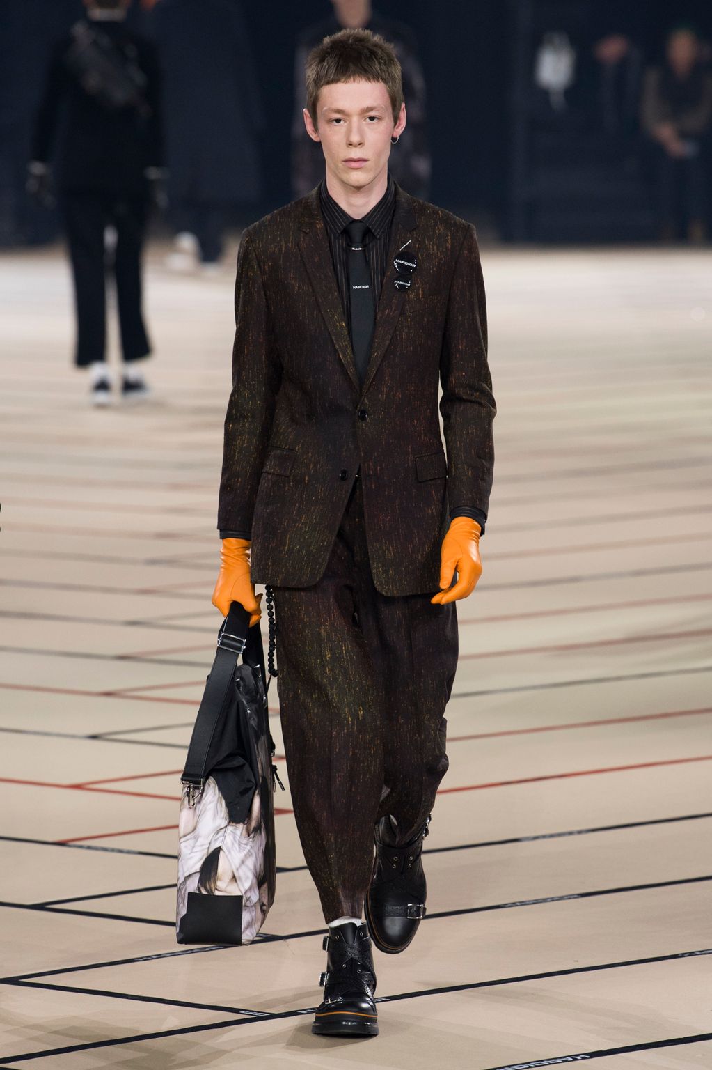 Fashion Week Paris Fall/Winter 2017 look 42 from the Dior Men collection menswear