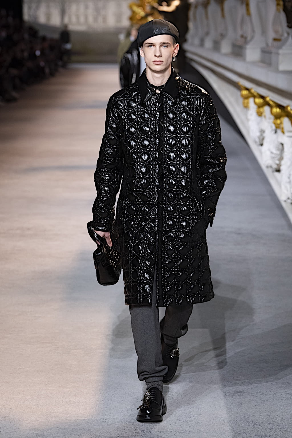 Fashion Week Paris Fall/Winter 2022 look 6 from the Dior Men collection menswear