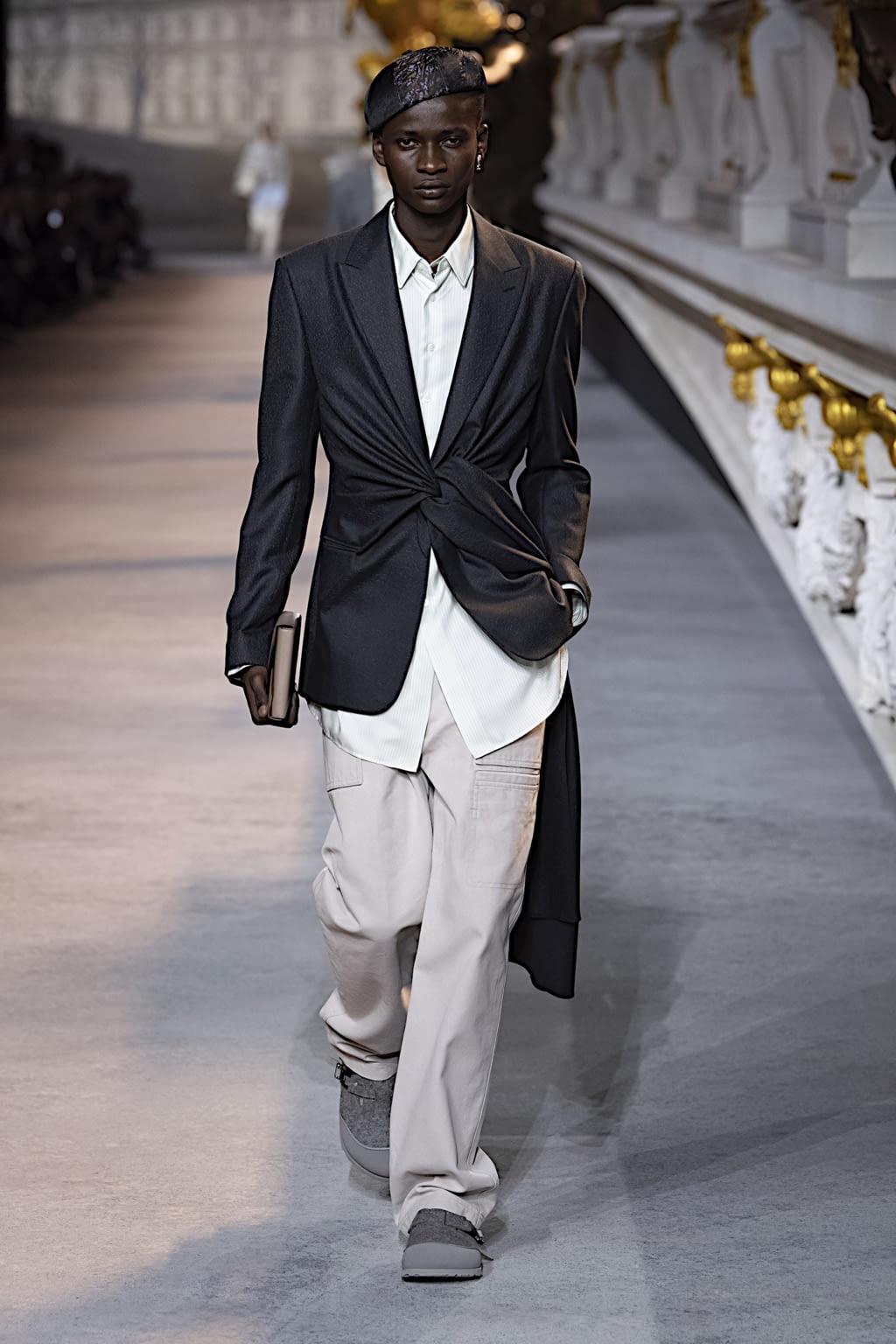 Fashion Week Paris Fall/Winter 2022 look 13 from the Dior Men collection menswear