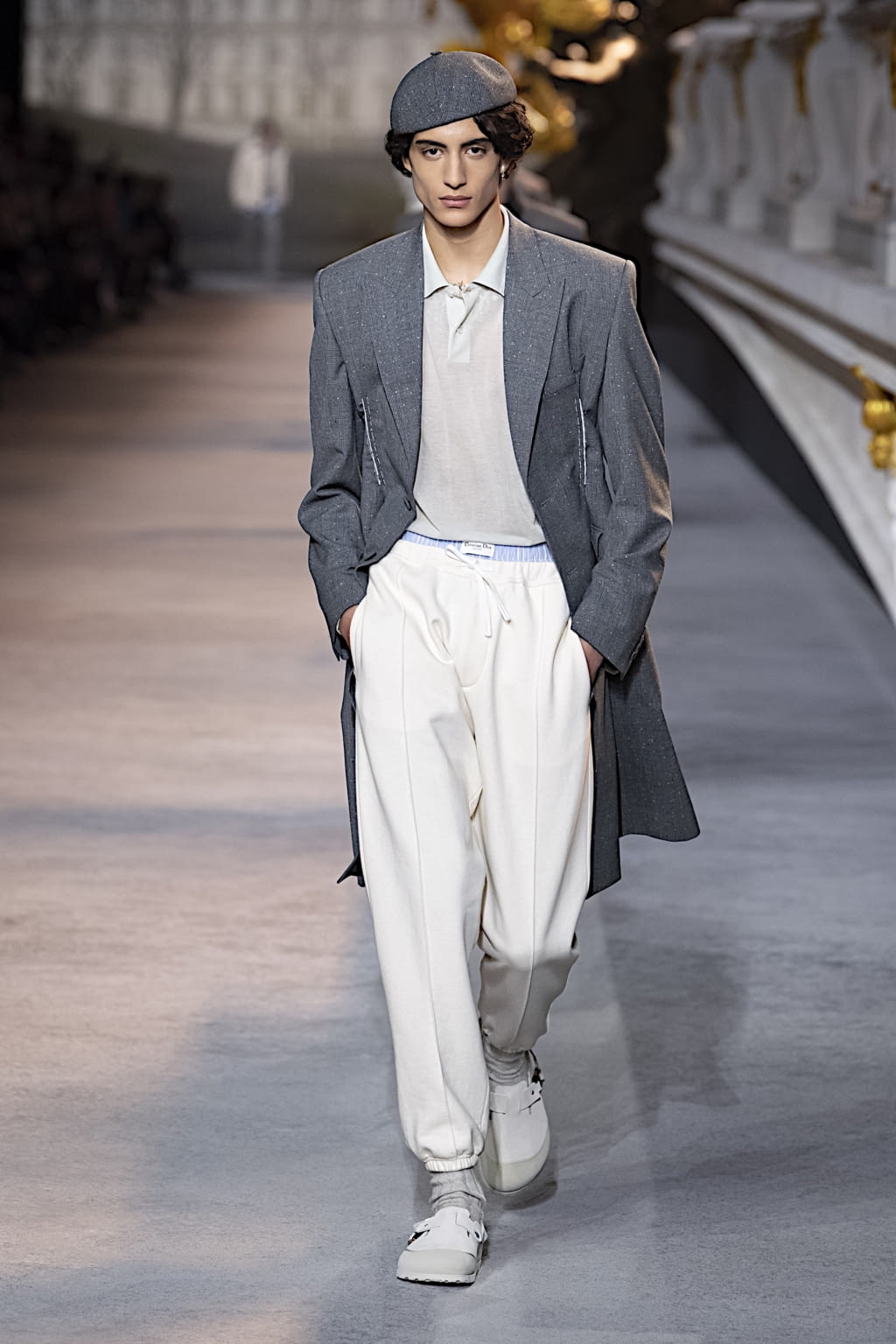 Fashion Week Paris Fall/Winter 2022 look 14 from the Dior Men collection menswear