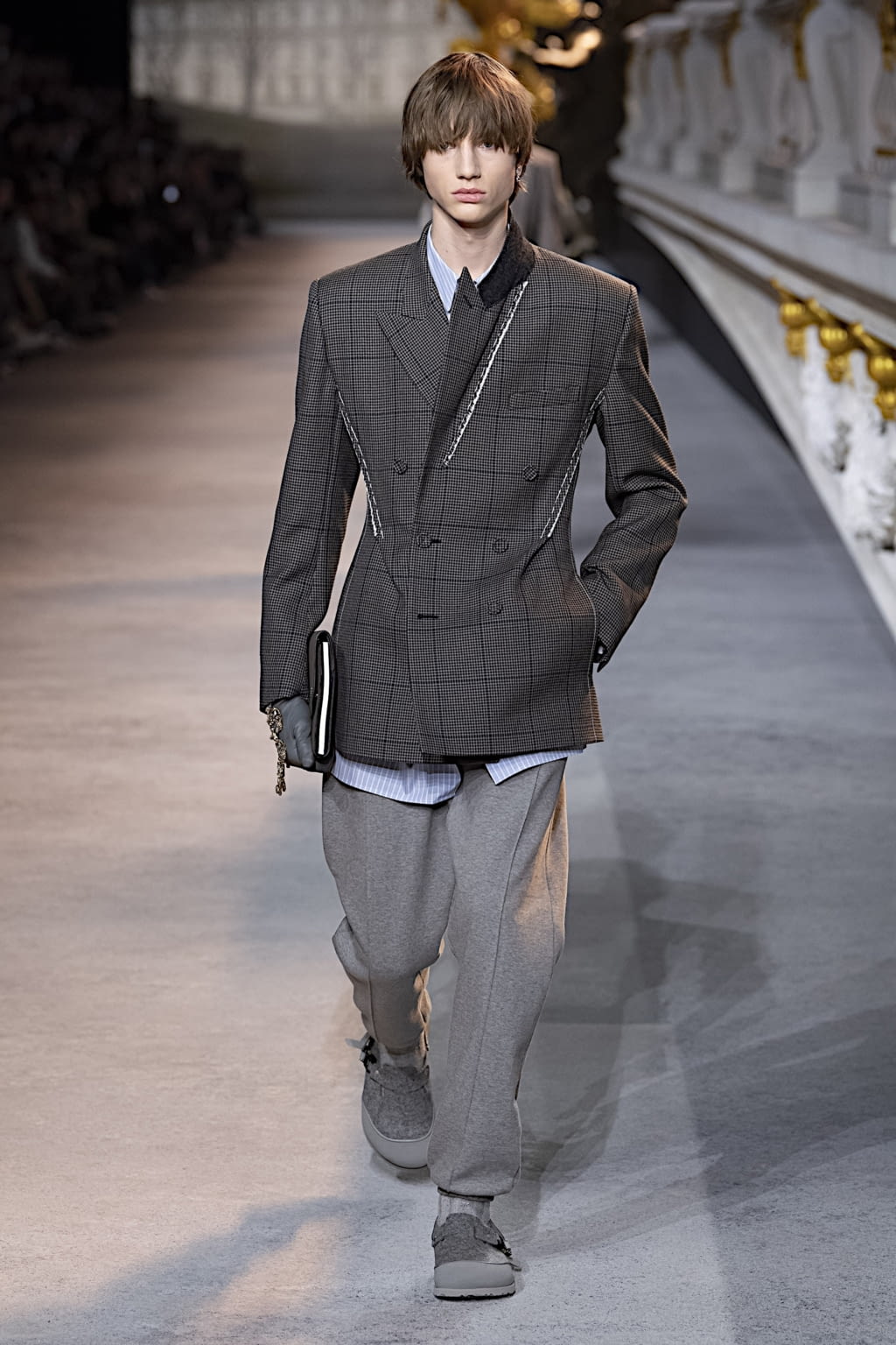 Fashion Week Paris Fall/Winter 2022 look 15 from the Dior Men collection menswear