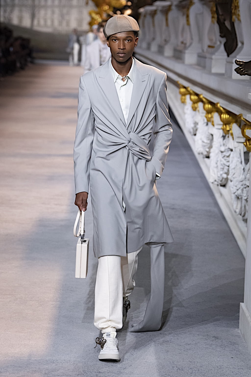Fashion Week Paris Fall/Winter 2022 look 25 from the Dior Men collection 男装
