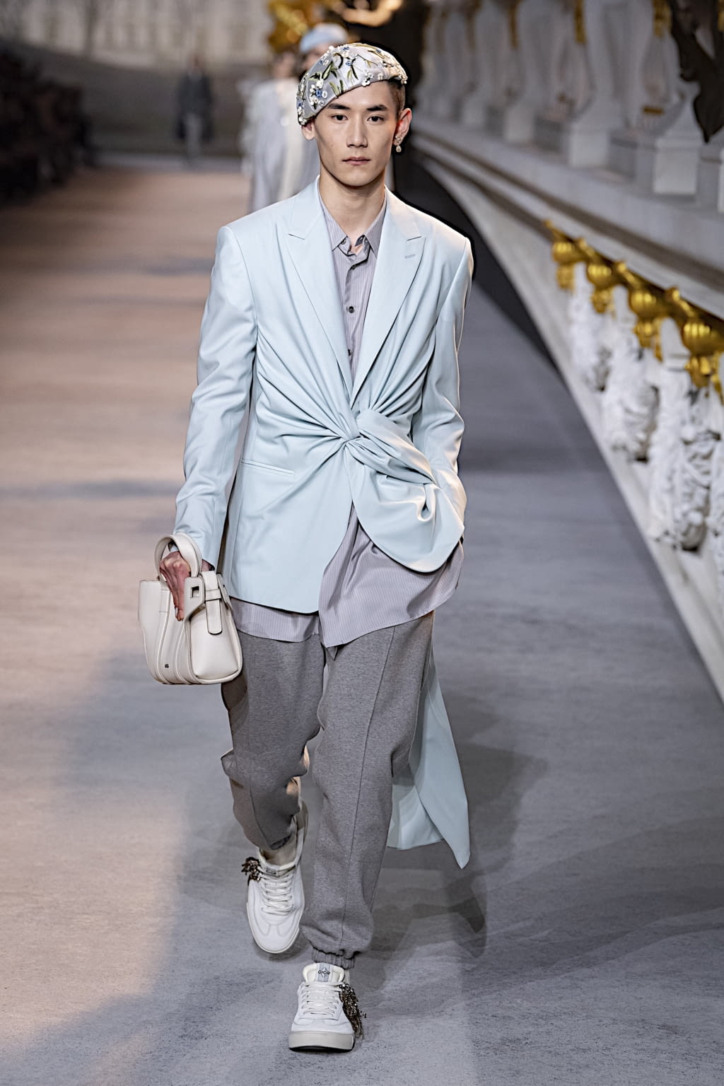 Fashion Week Paris Fall/Winter 2022 look 27 from the Dior Men collection menswear