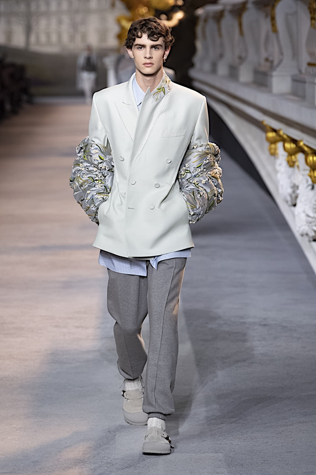 Fashion Week Paris Fall/Winter 2022 look 29 from the Dior Men collection menswear