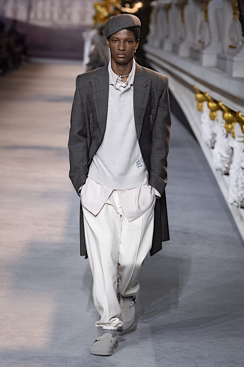 Fashion Week Paris Fall/Winter 2022 look 38 from the Dior Men collection menswear