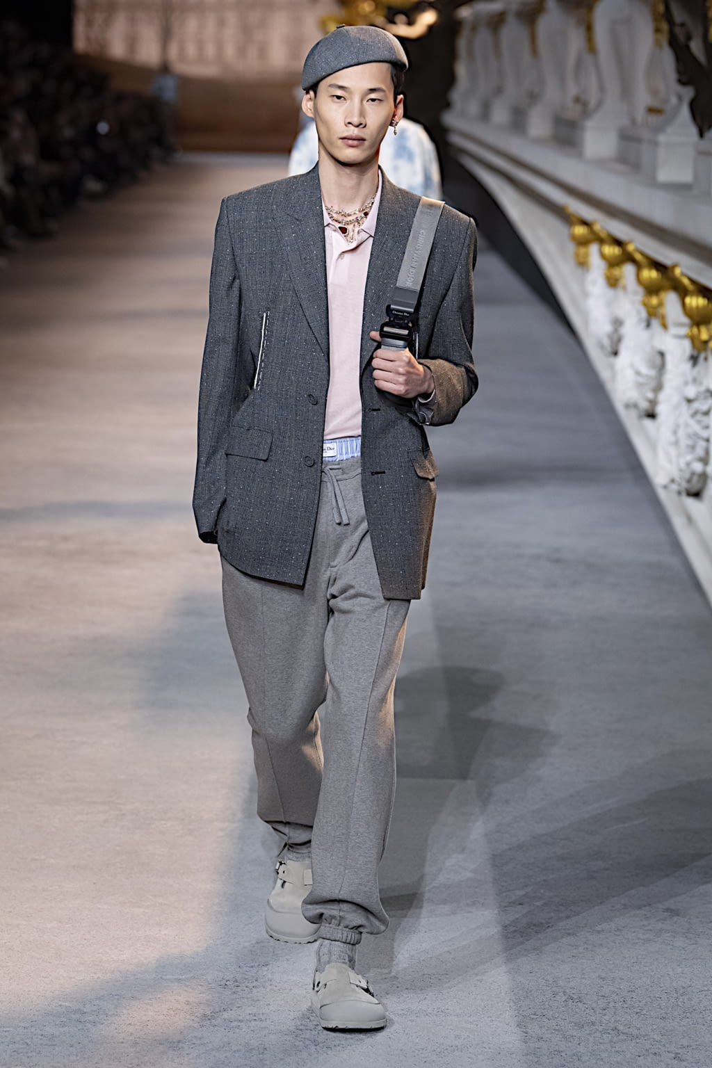 Fashion Week Paris Fall/Winter 2022 look 43 from the Dior Men collection menswear