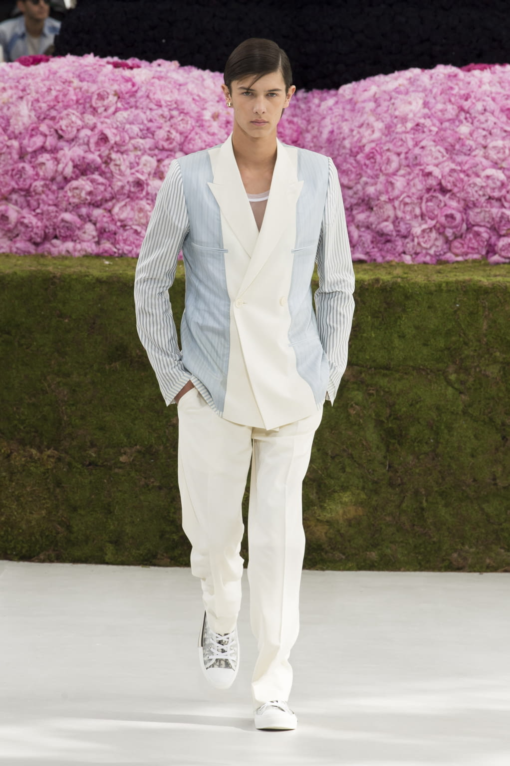 Fashion Week Paris Spring/Summer 2019 look 1 from the Dior Men collection 男装