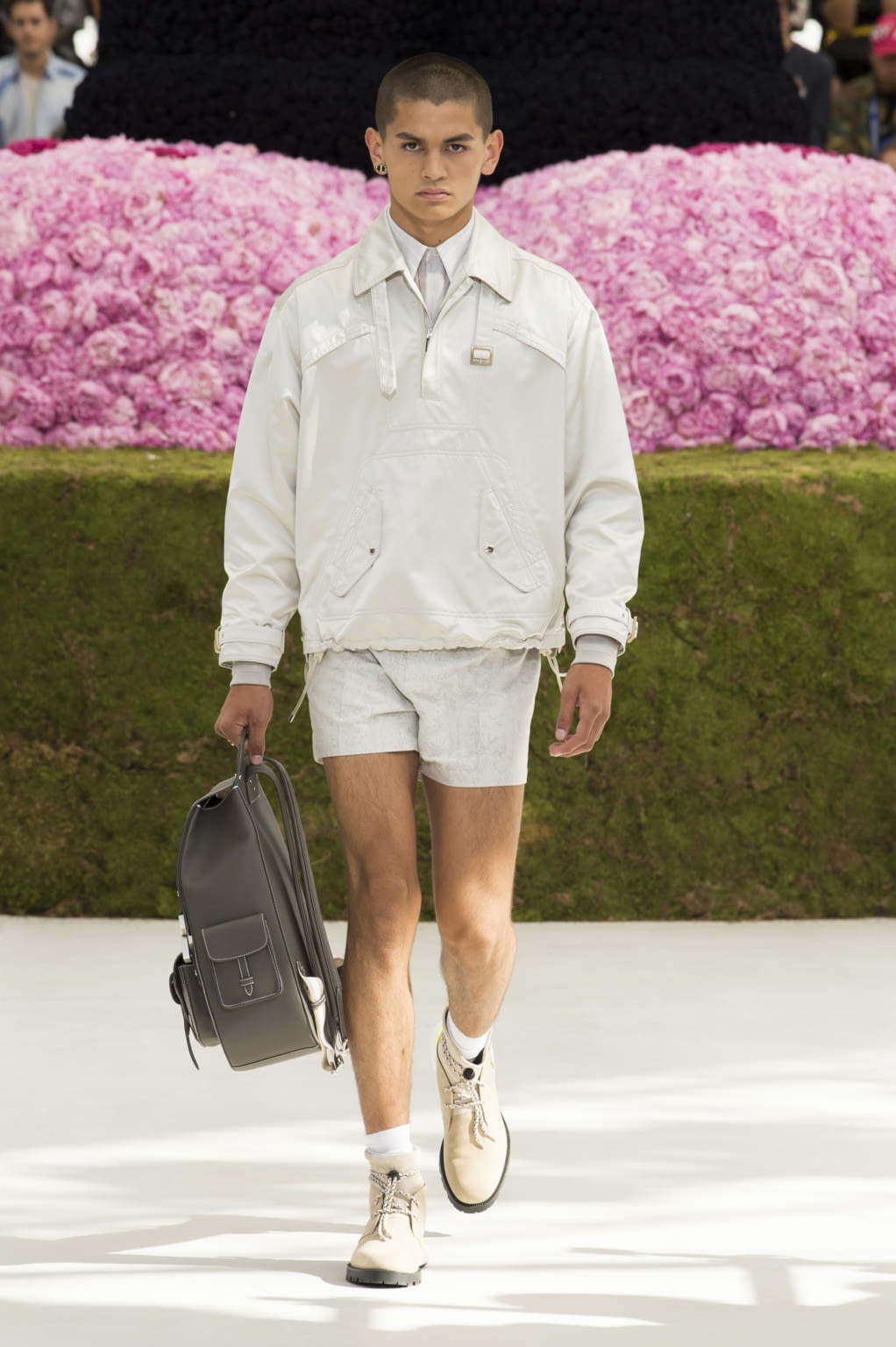 Fashion Week Paris Spring/Summer 2019 look 15 from the Dior Men collection 男装