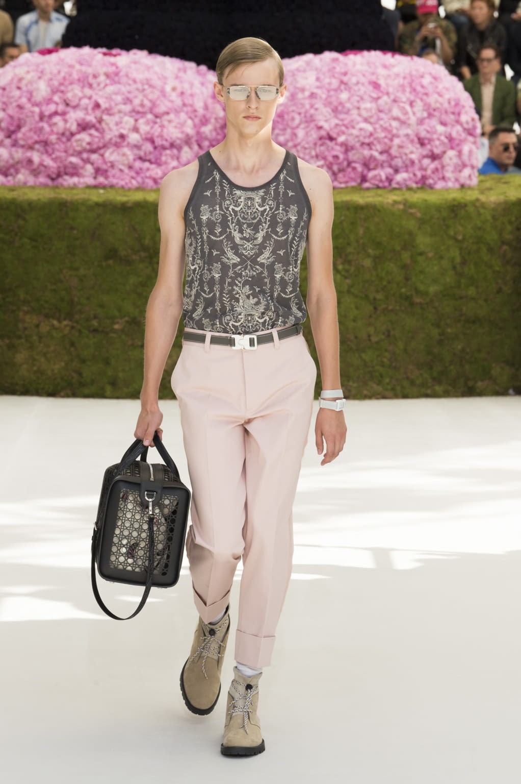 Fashion Week Paris Spring/Summer 2019 look 21 from the Dior Men collection 男装