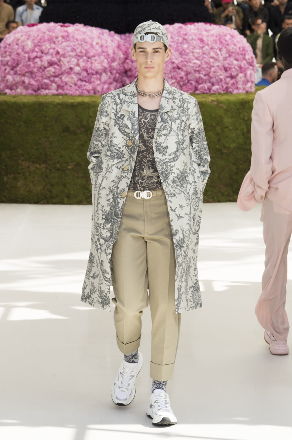Fashion Week Paris Spring/Summer 2019 look 20 from the Dior Men collection menswear