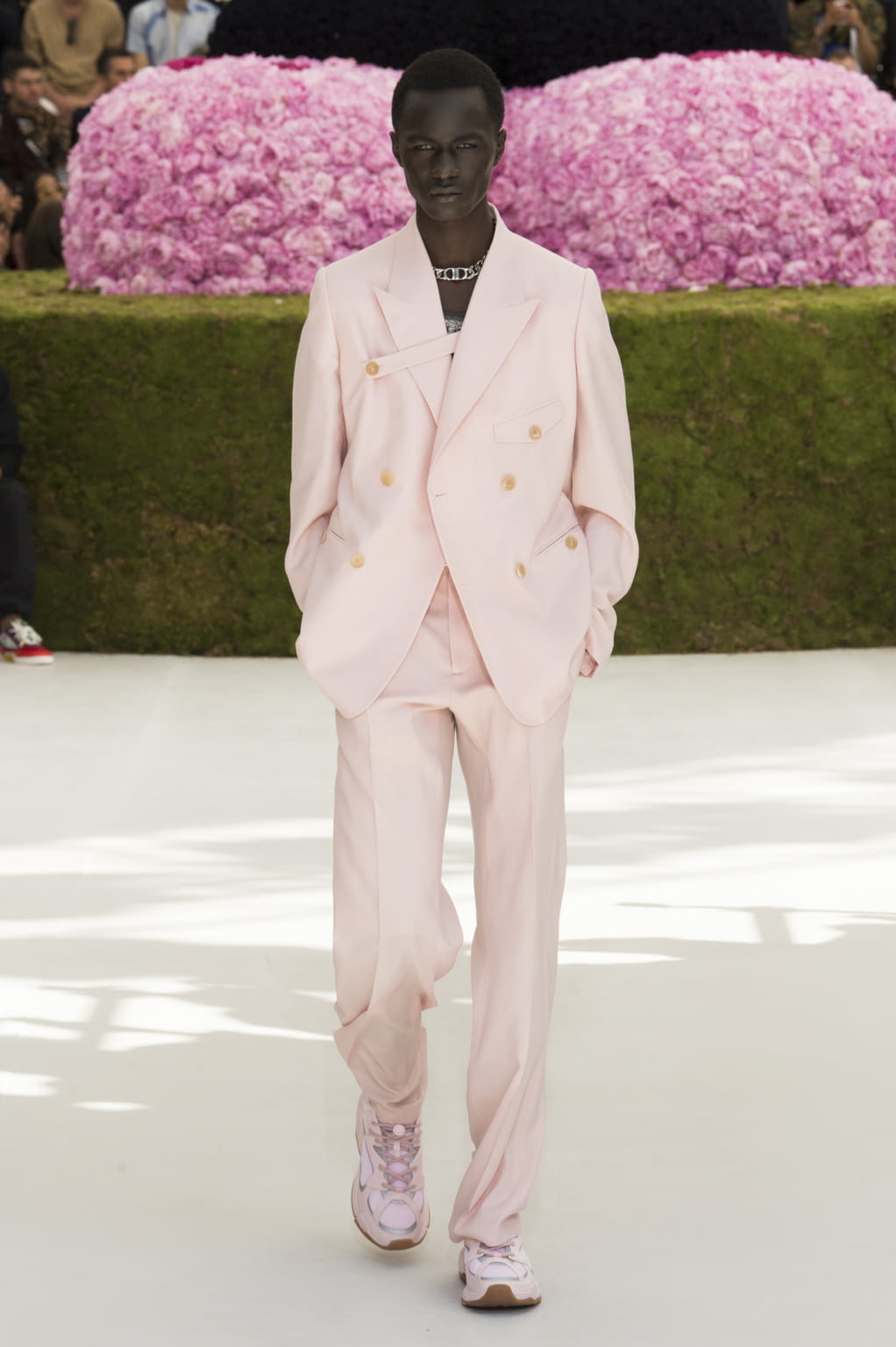 Fashion Week Paris Spring/Summer 2019 look 24 from the Dior Men collection 男装