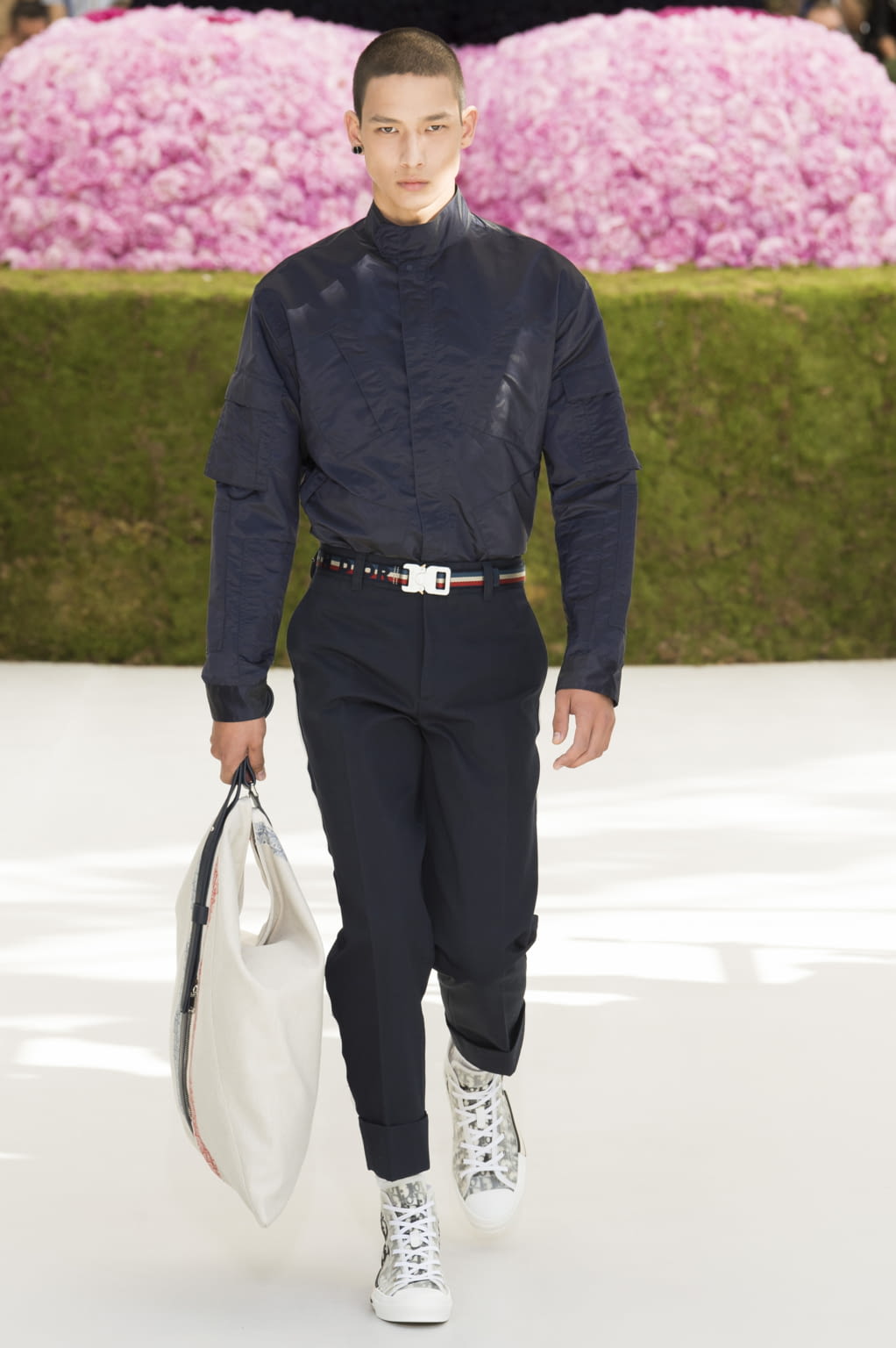 Fashion Week Paris Spring/Summer 2019 look 27 from the Dior Men collection menswear
