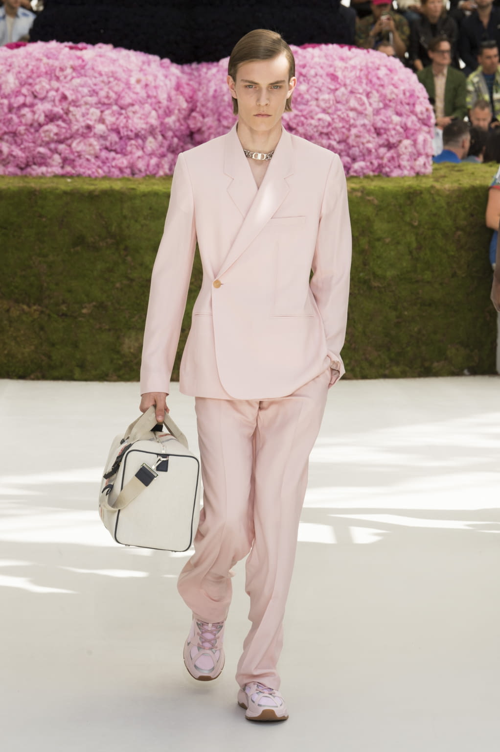 Fashion Week Paris Spring/Summer 2019 look 26 from the Dior Men collection 男装