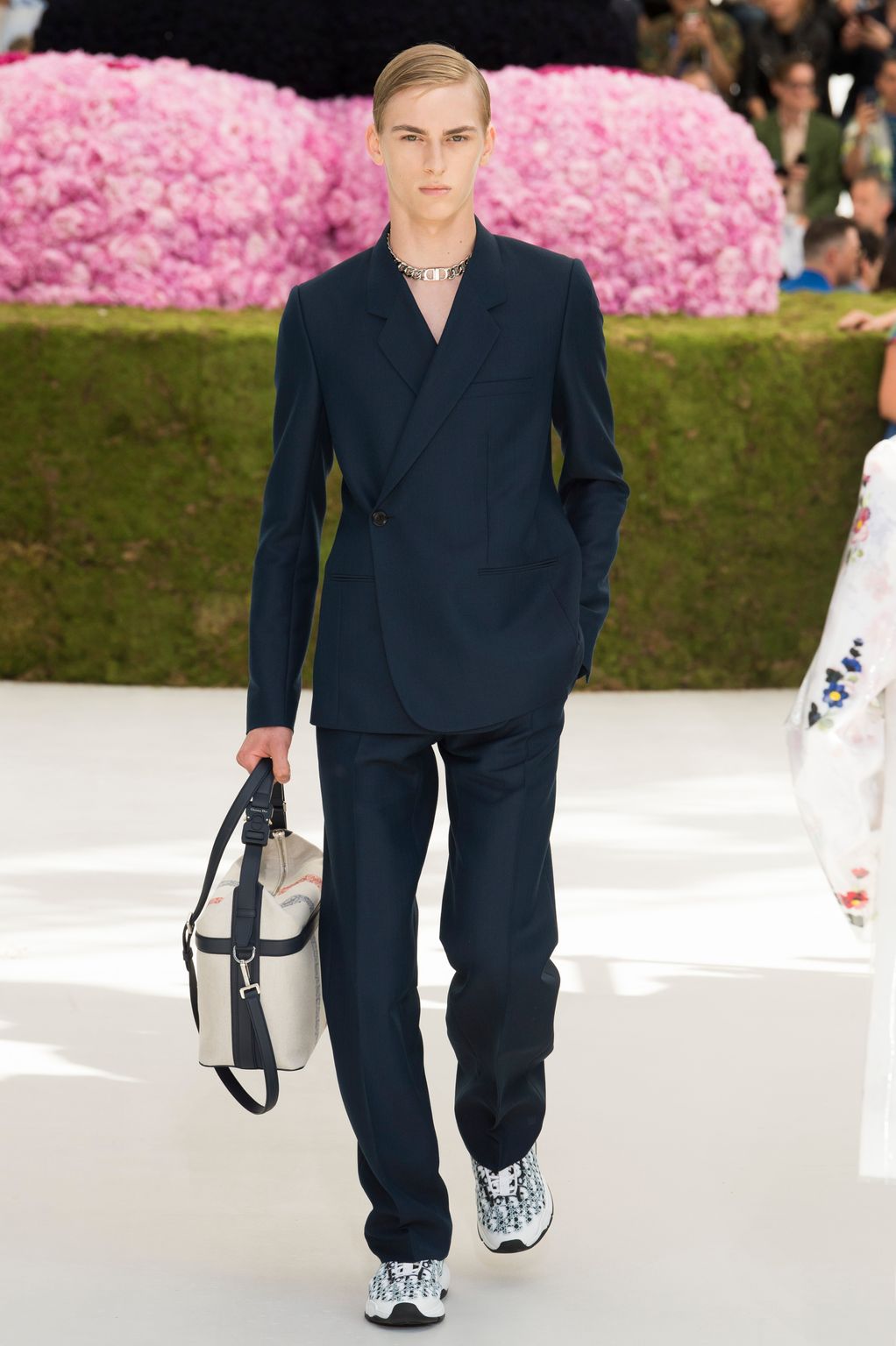 Fashion Week Paris Spring/Summer 2019 look 30 from the Dior Men collection 男装