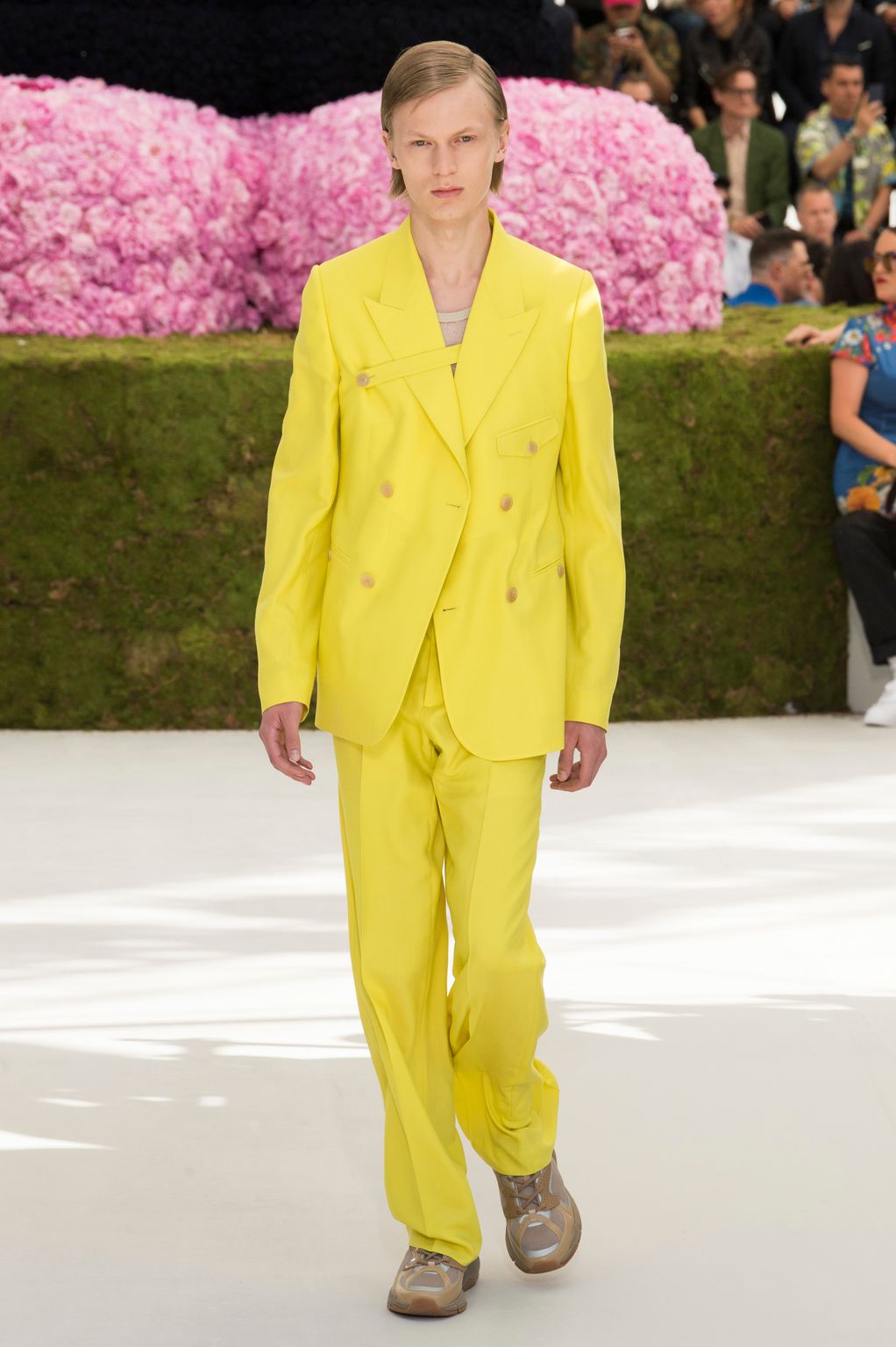 Fashion Week Paris Spring/Summer 2019 look 32 from the Dior Men collection 男装
