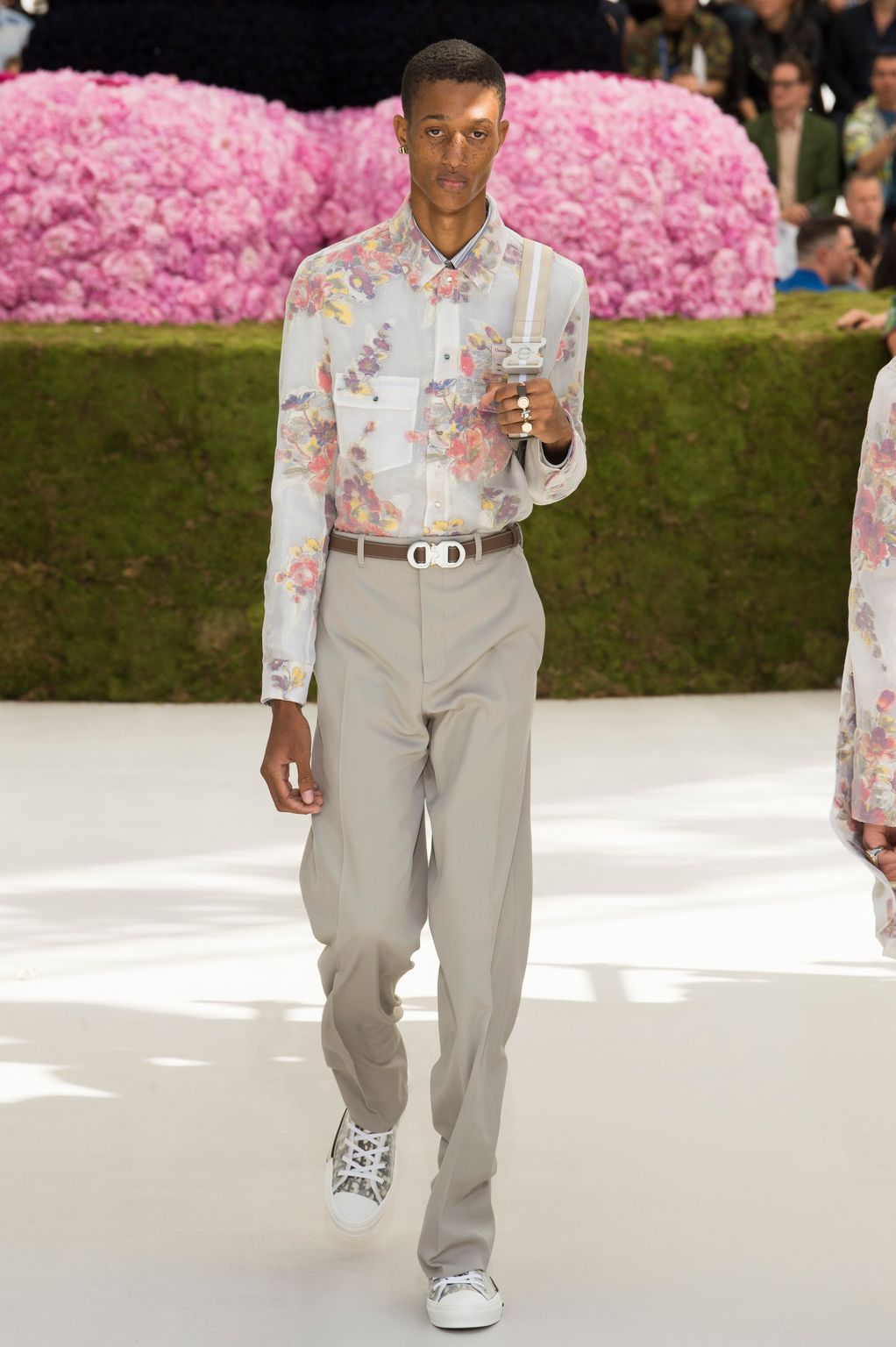 Fashion Week Paris Spring/Summer 2019 look 34 from the Dior Men collection menswear