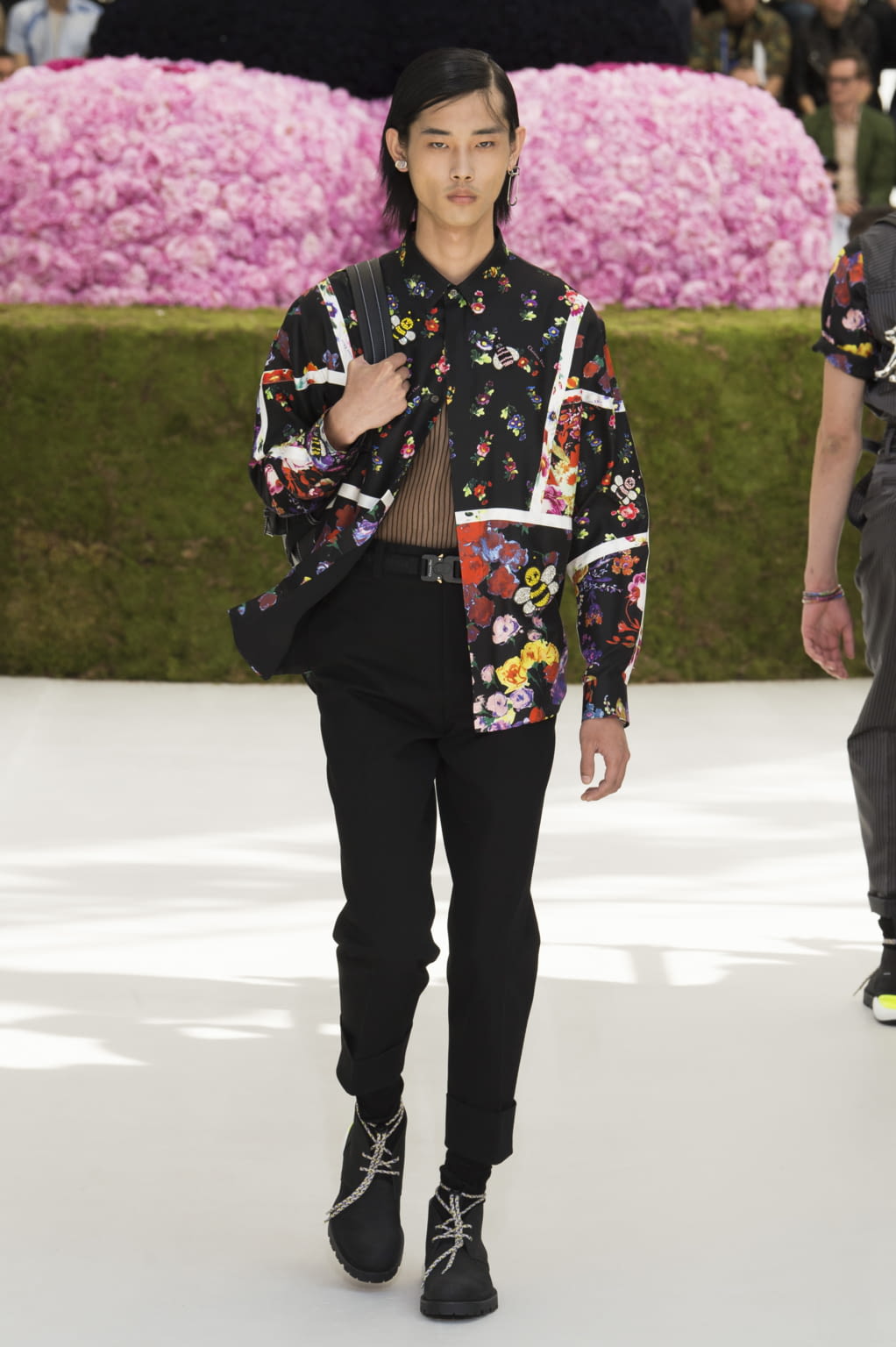 Fashion Week Paris Spring/Summer 2019 look 39 from the Dior Men collection menswear