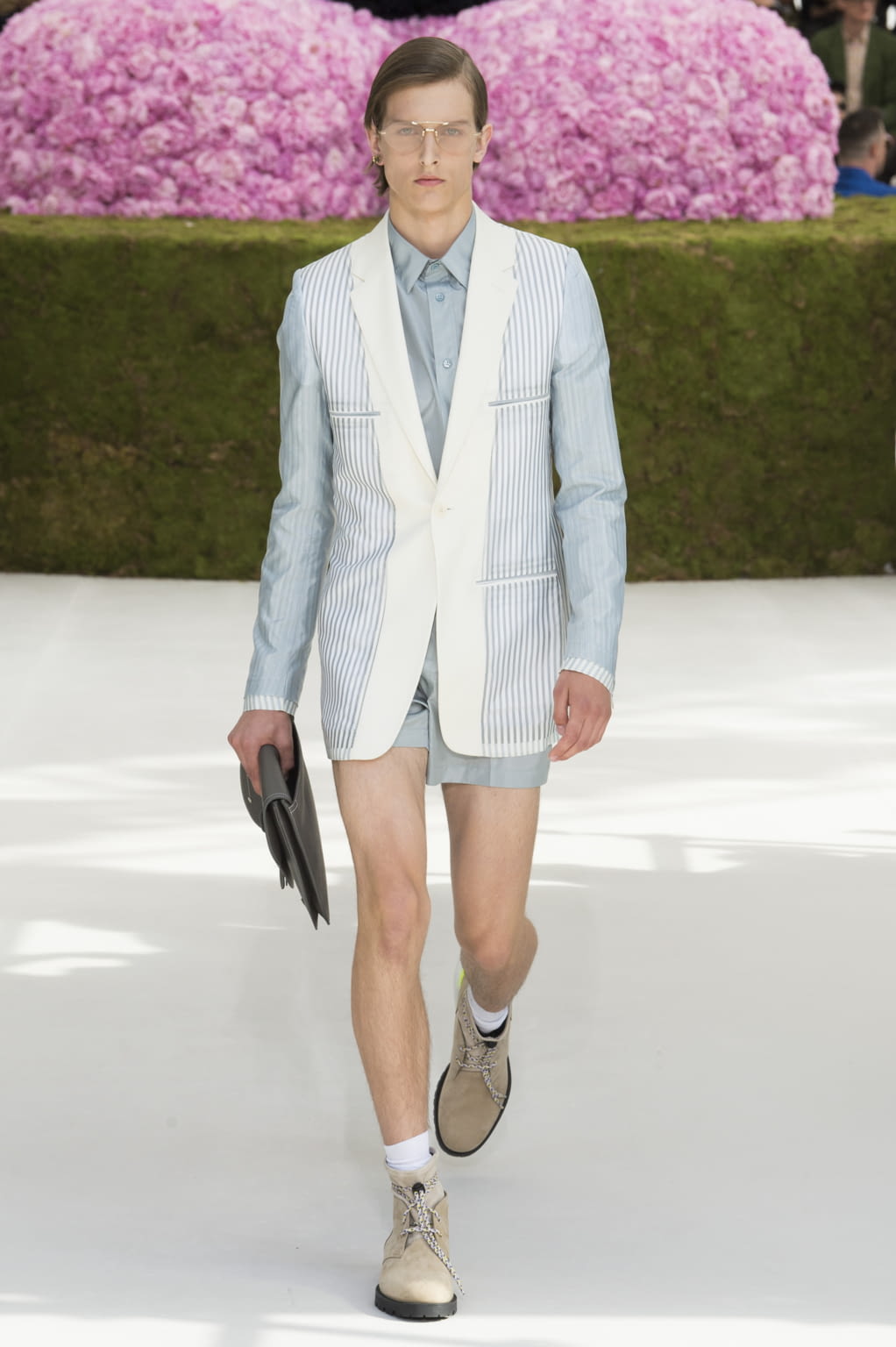 Fashion Week Paris Spring/Summer 2019 look 4 from the Dior Men collection menswear