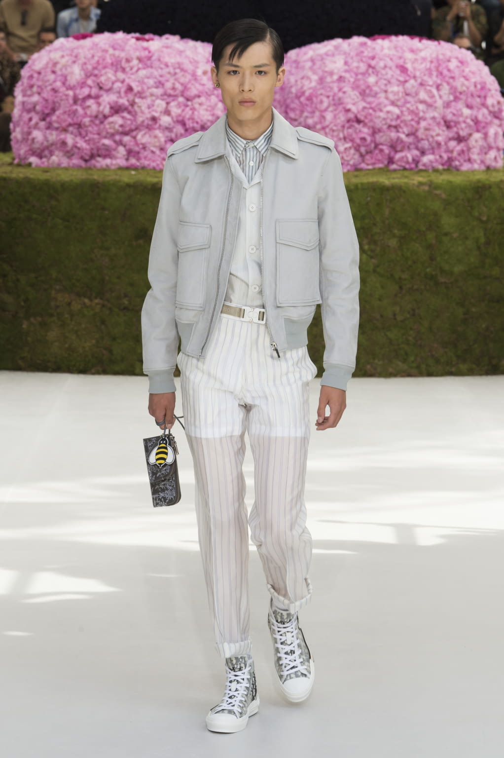 Fashion Week Paris Spring/Summer 2019 look 6 from the Dior Men collection menswear