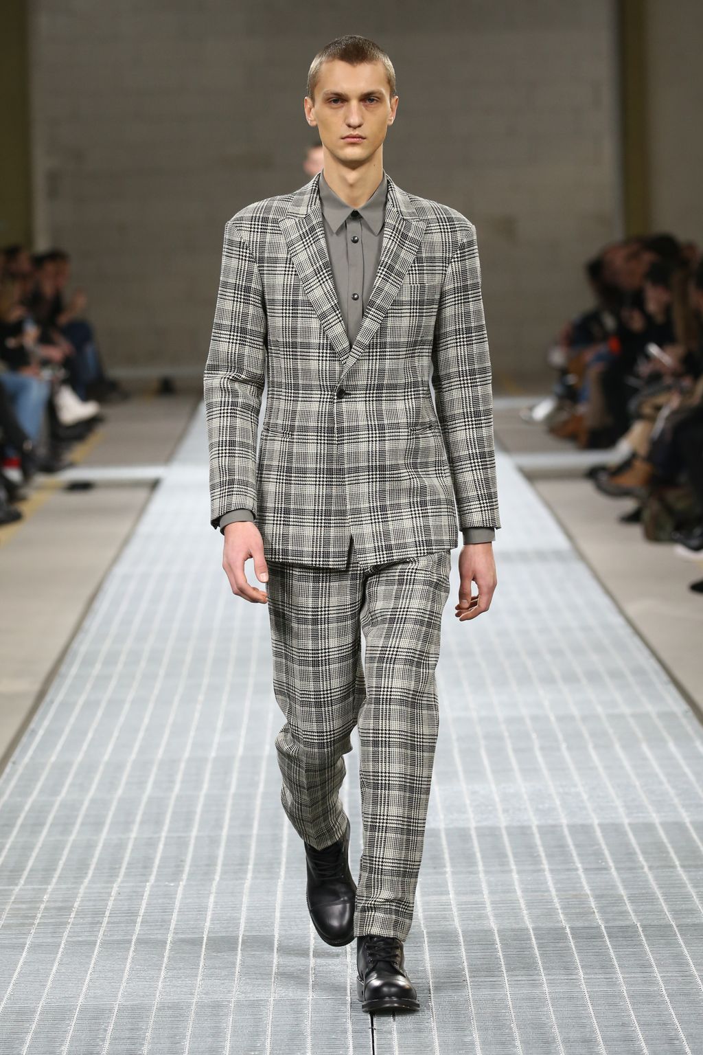 Fashion Week Milan Fall/Winter 2017 look 10 from the Dirk Bikkembergs collection menswear