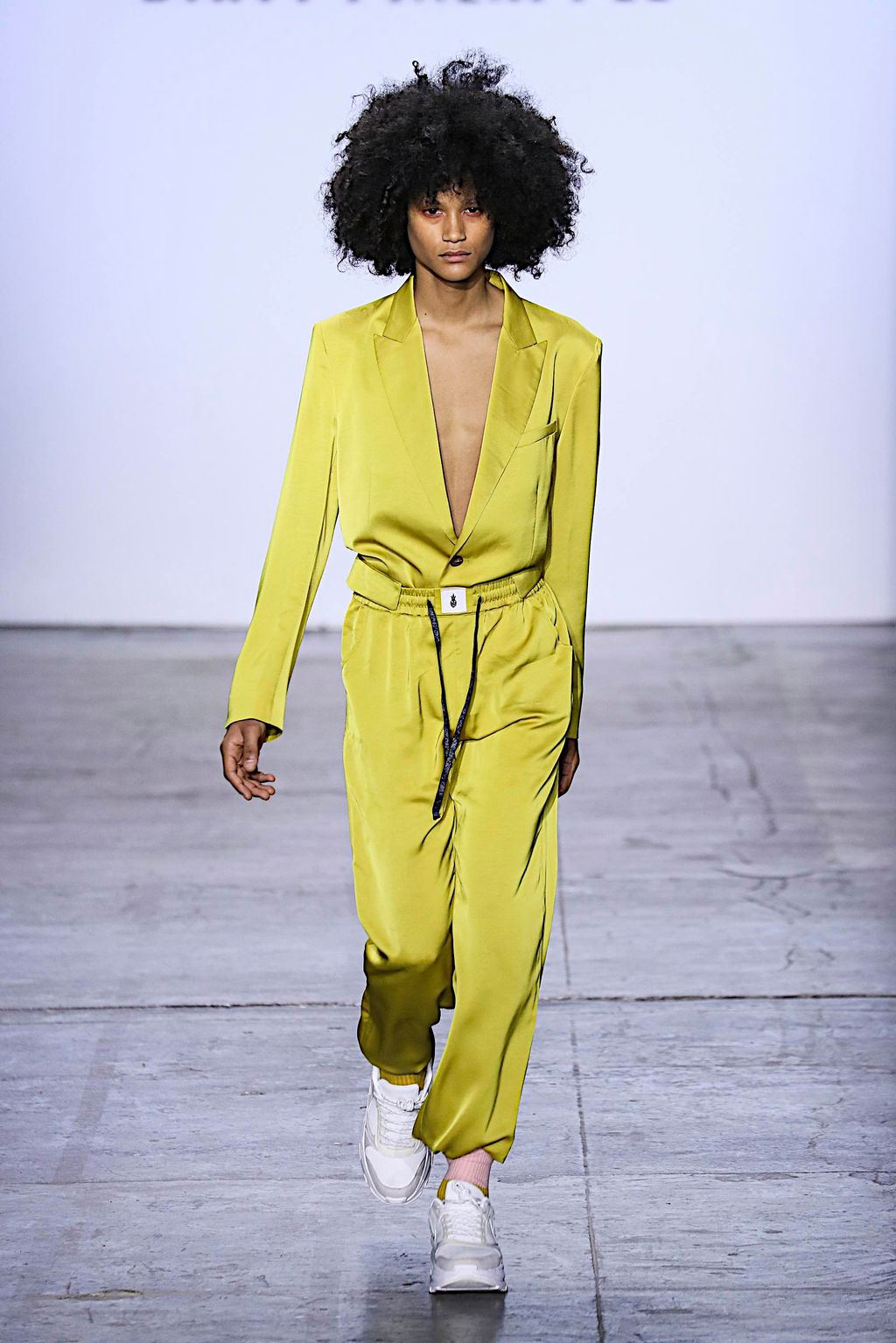 Fashion Week New York Fall/Winter 2019 look 1 de la collection Dirty Pineapple womenswear